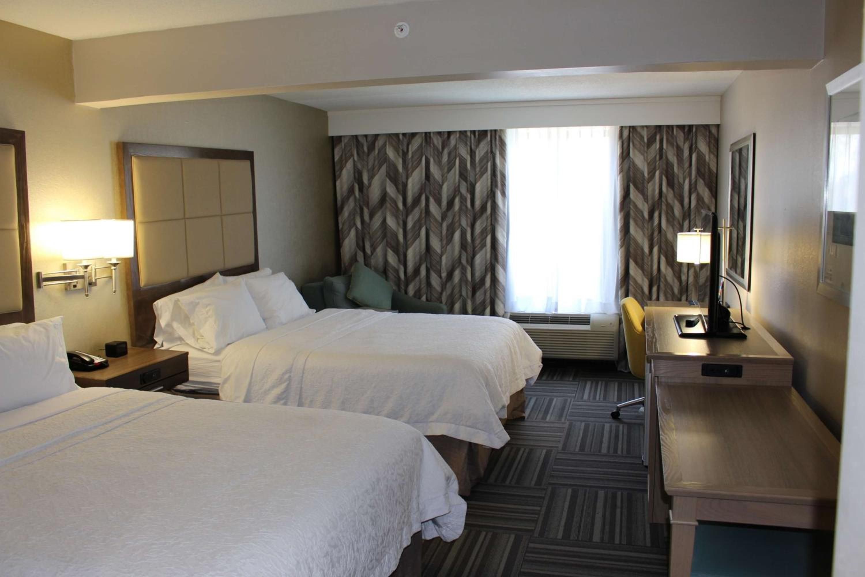 Executive Queen Room with Two Queen Beds - Photo 3