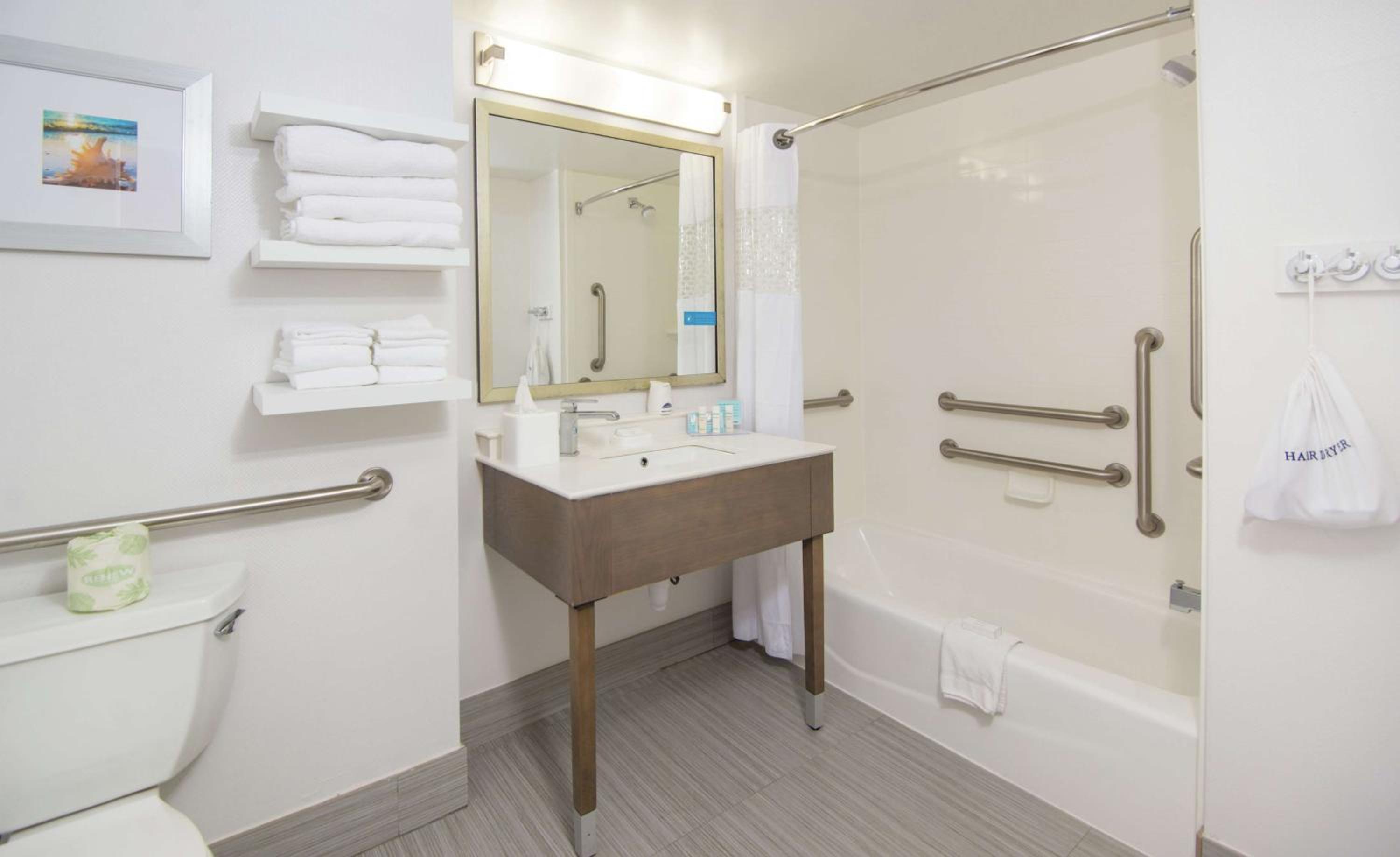 King Room with Accessible Tub - Mobility and Hearing Access/Non-Smoking - Photo 4