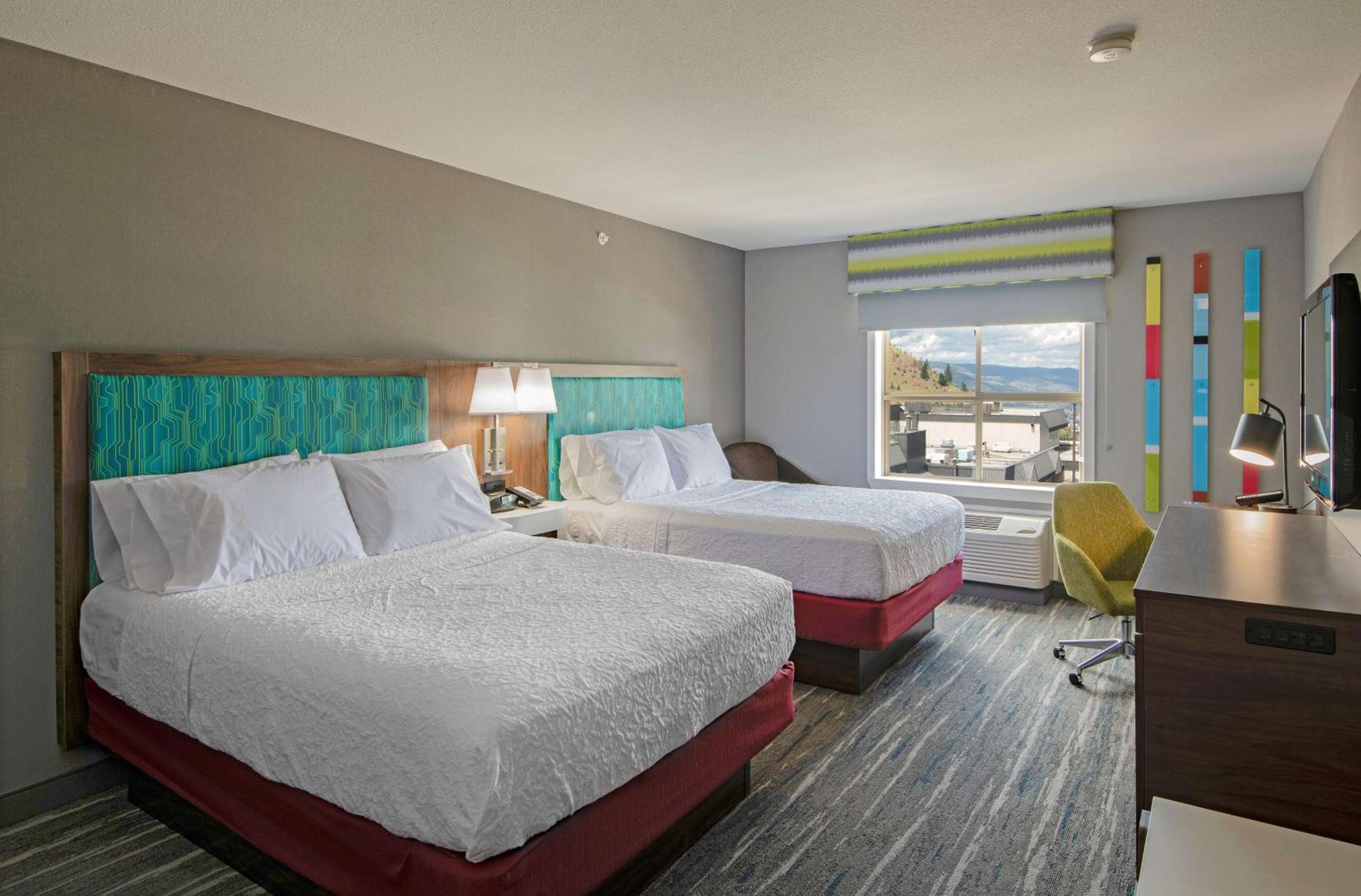 Room with Two Queen Beds - Non-Smoking photo 2