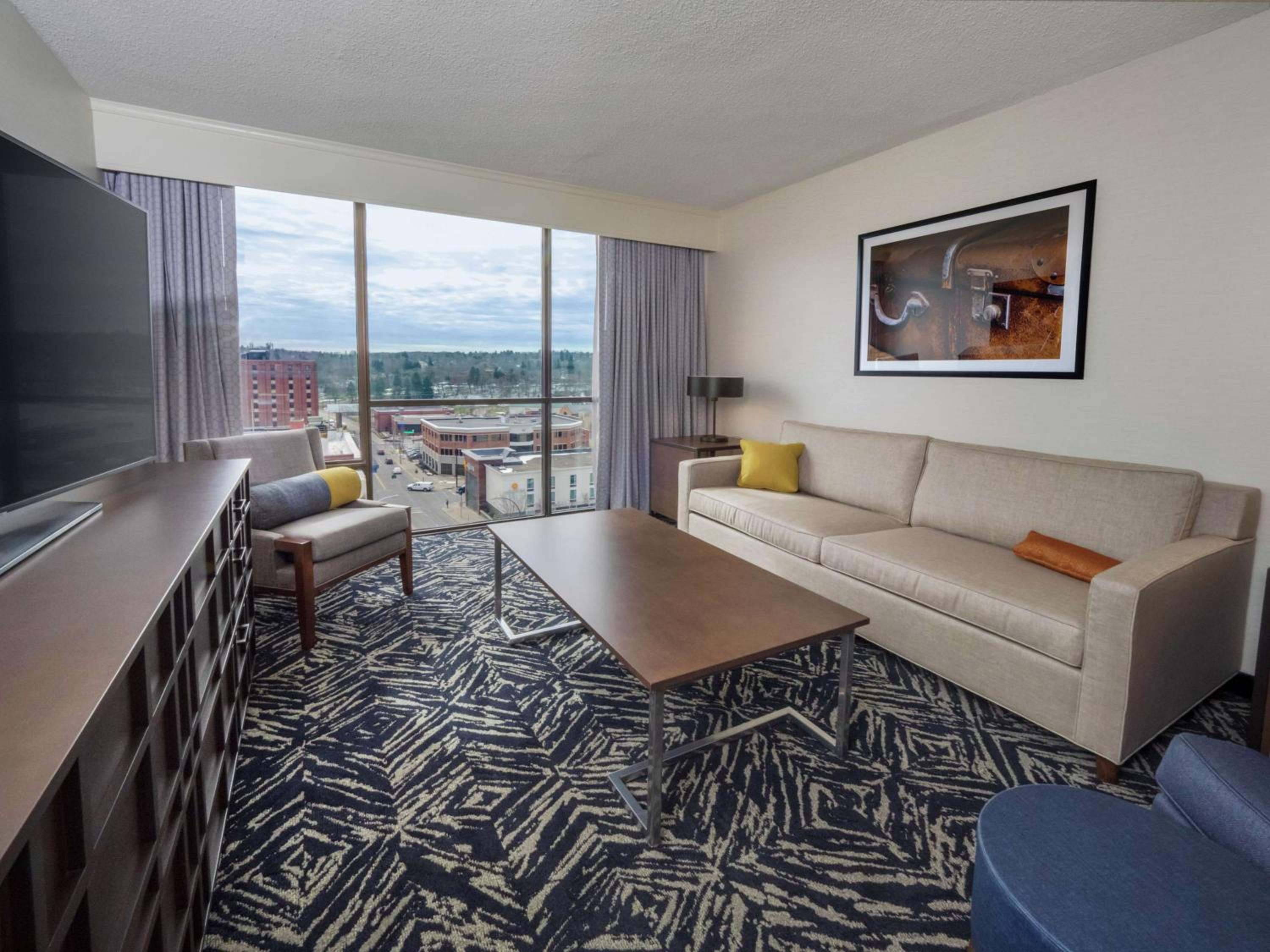 Two-Bedroom King Suite - Photo 6