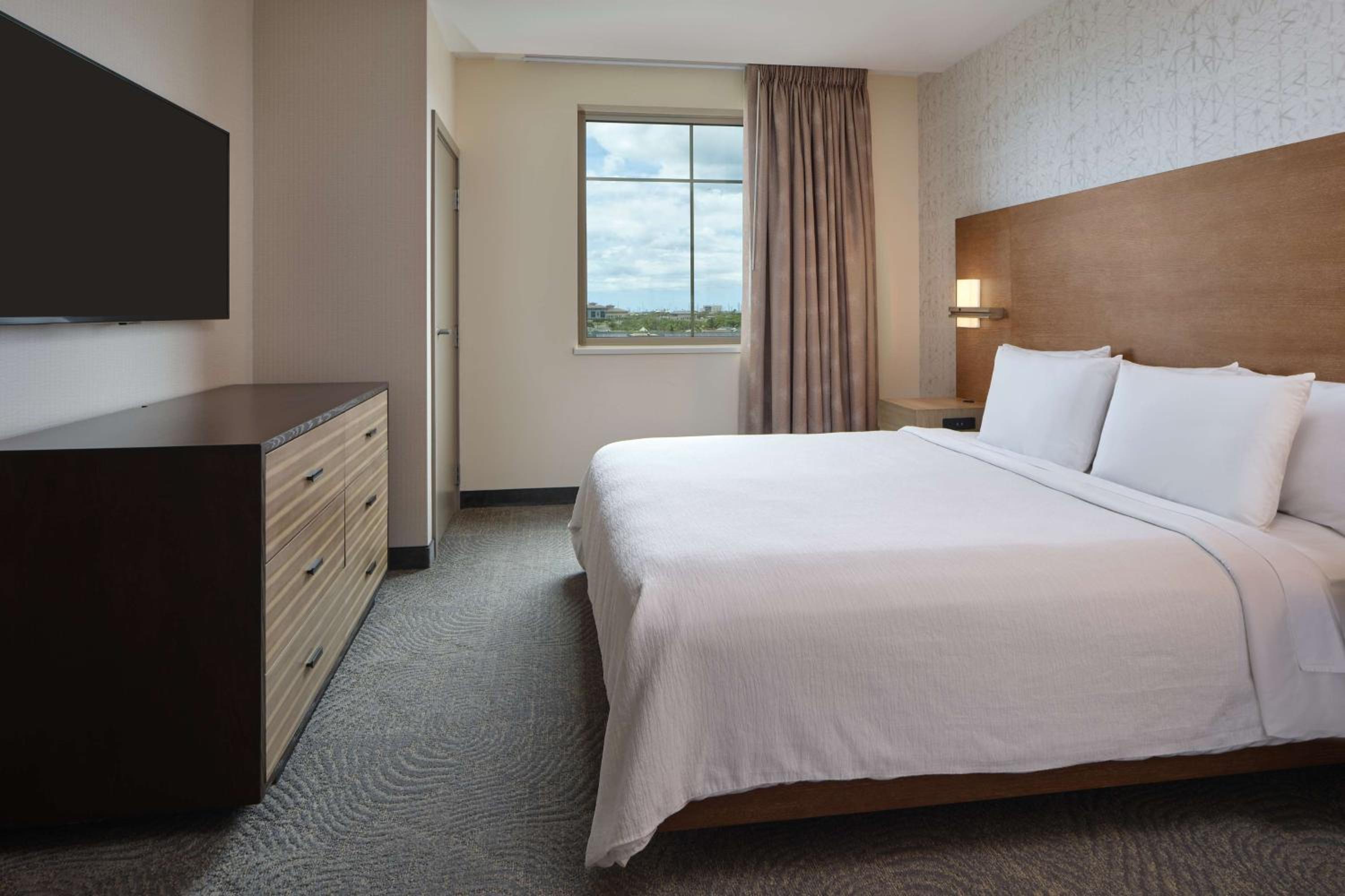 One-Bedroom Premium Suite with Two Queen Beds thumbnail 6