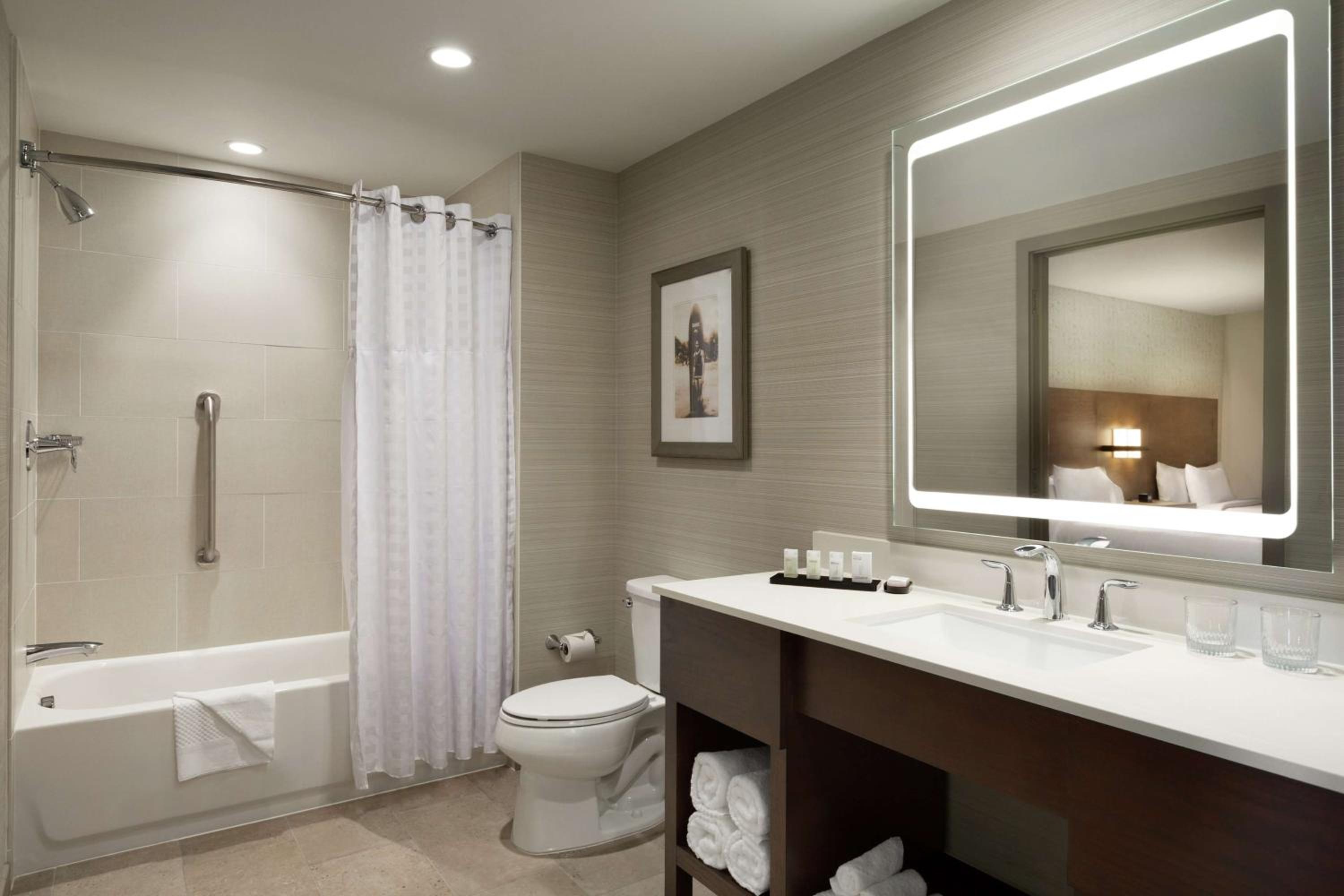 One-Bedroom Queen Suite with Two Queen Beds