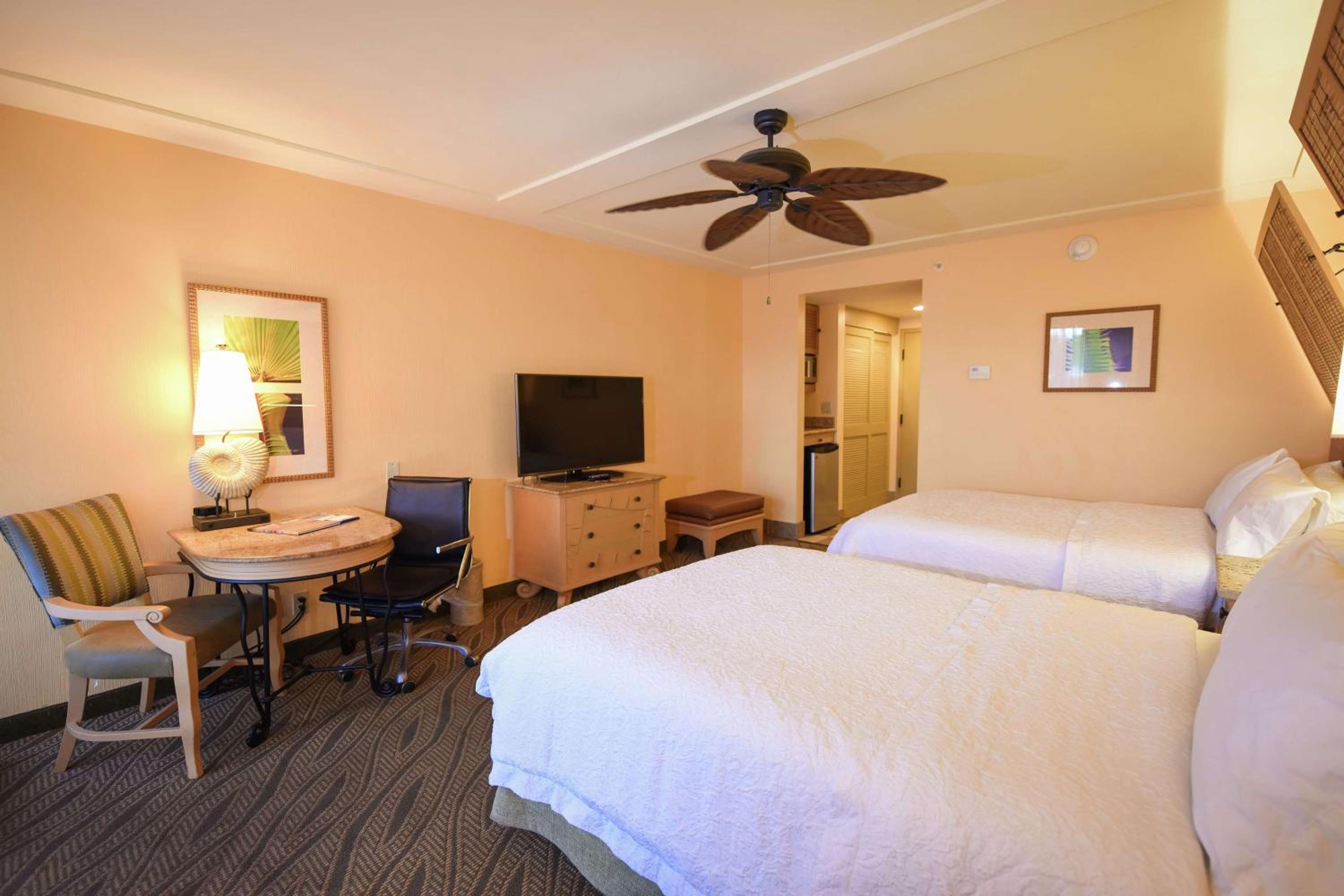 Double Room with Two Double Beds - Garden View - Hearing Accessible photo 2