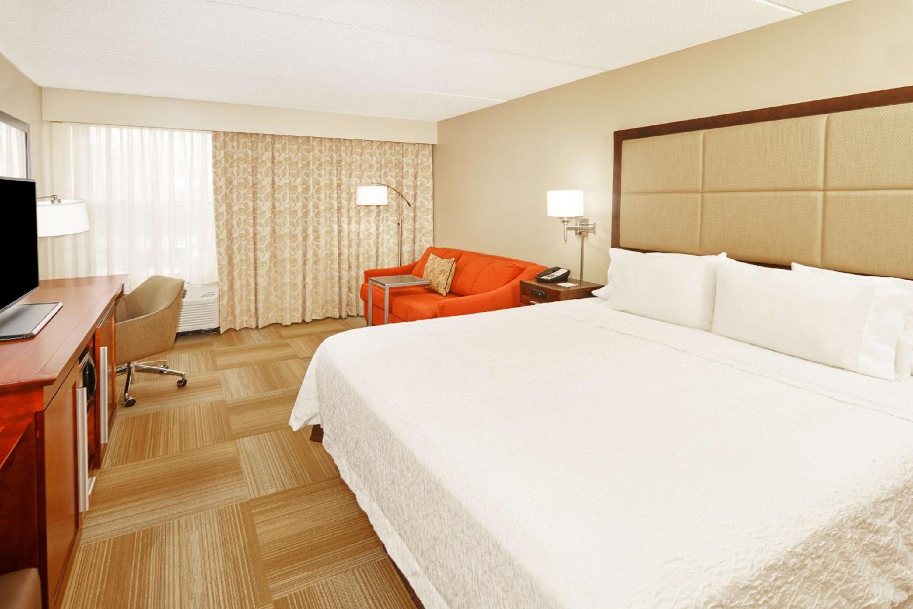King Room with Sofa Bed and Study - Non-Smoking