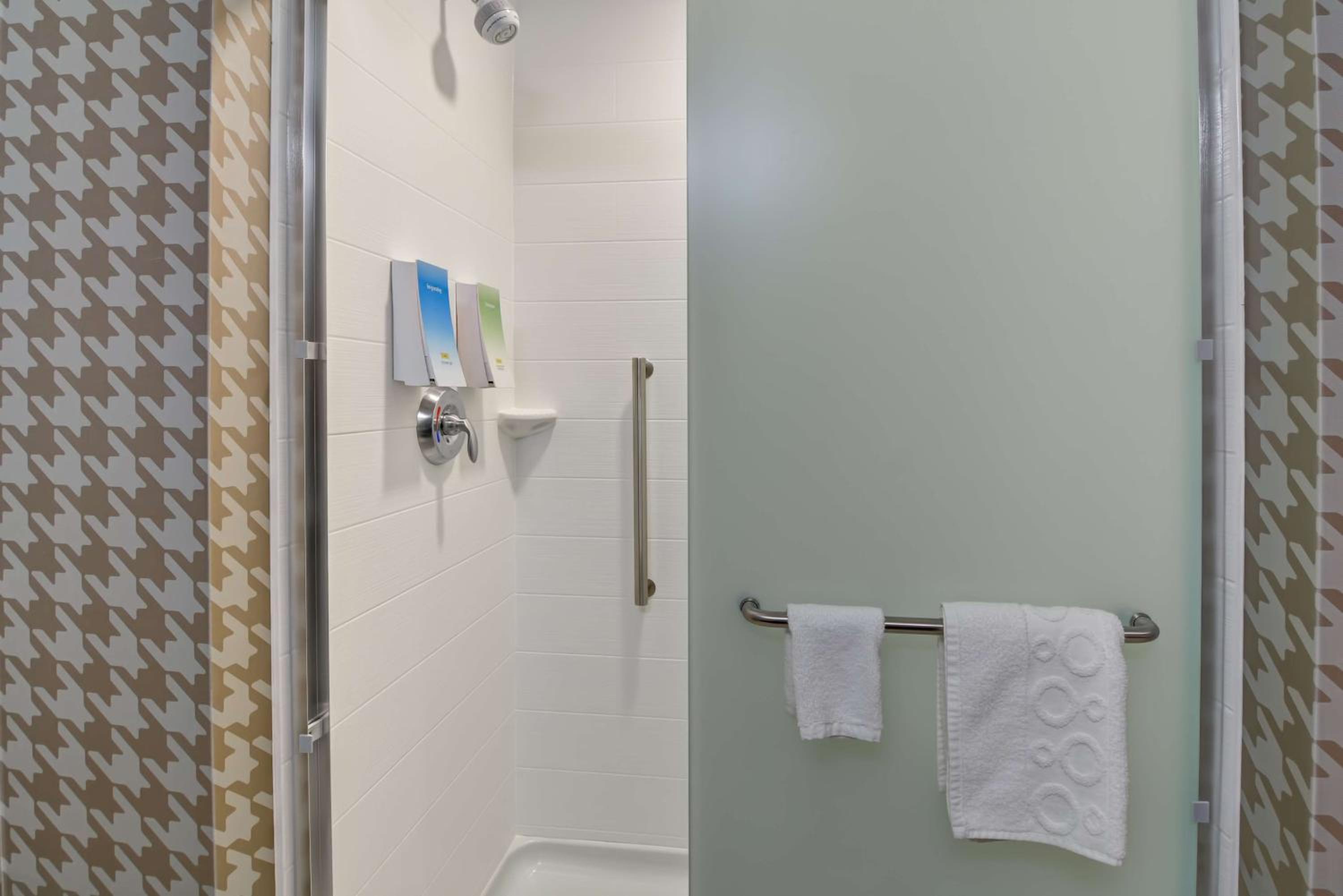 Studio Suite with Two Queen Beds - Hearing Access/Non-Smoking photo 2