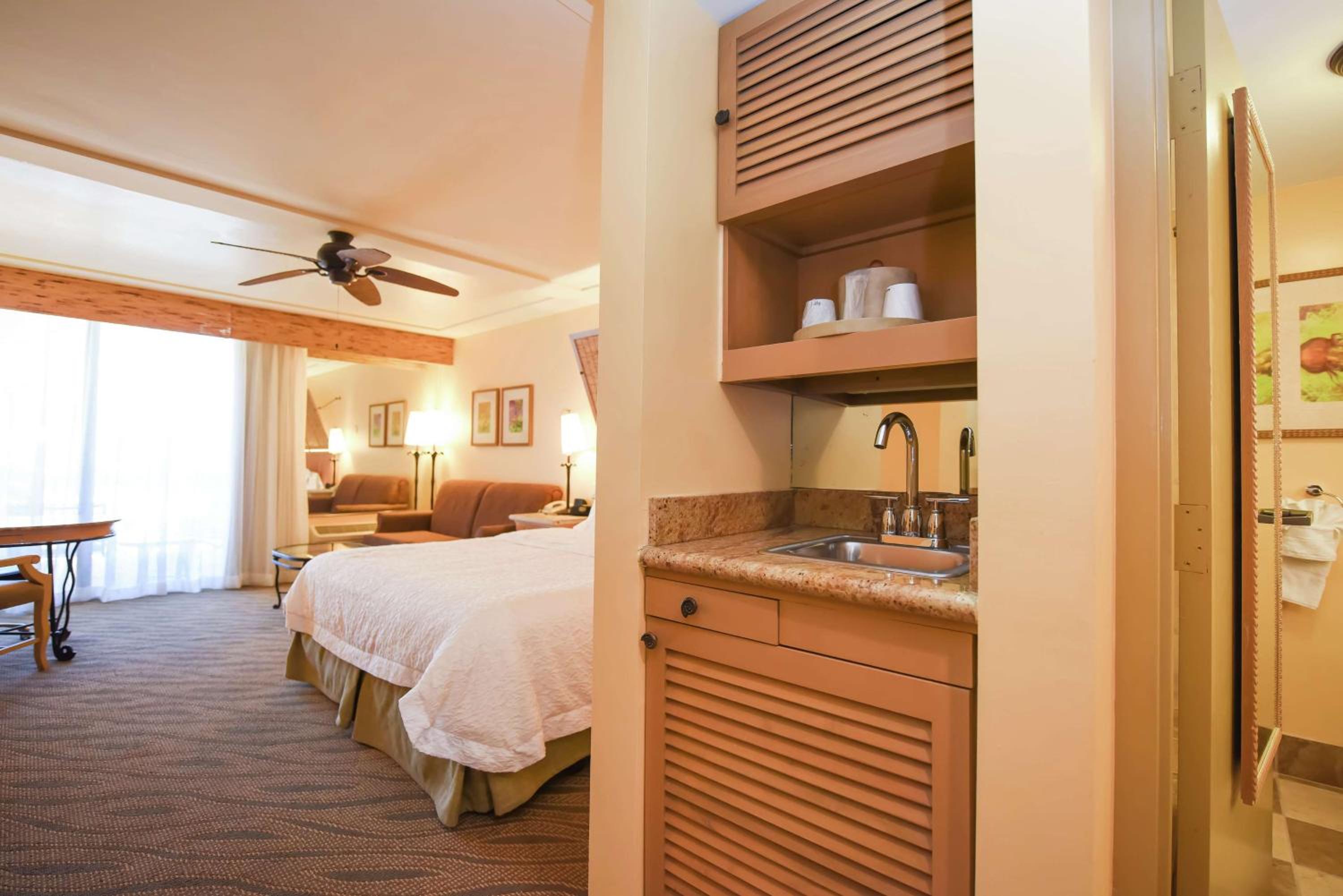 King Room with Bay View - Non-Smoking photo 3