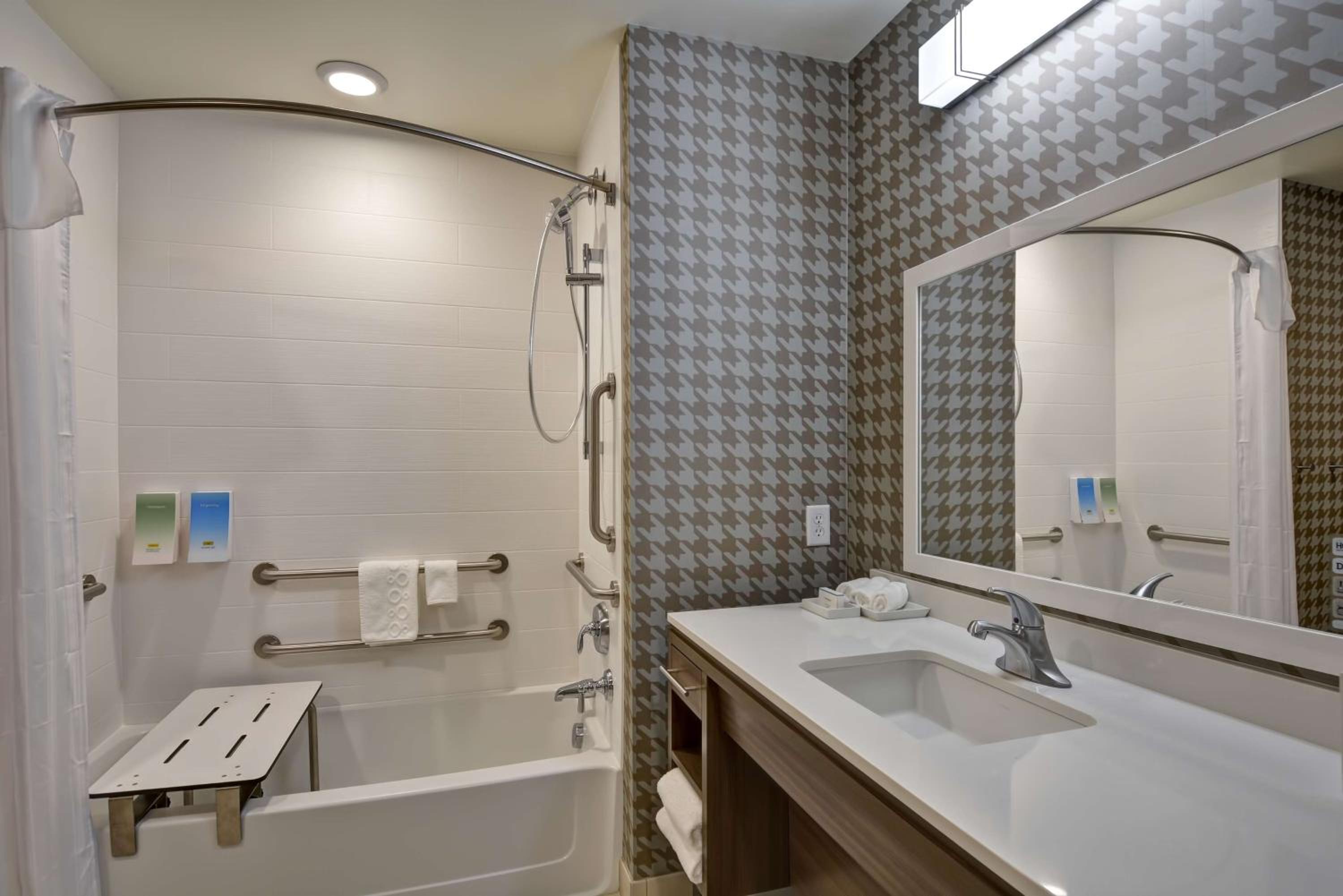 King Studio Suite - Mobility Access/Non-Smoking photo 2