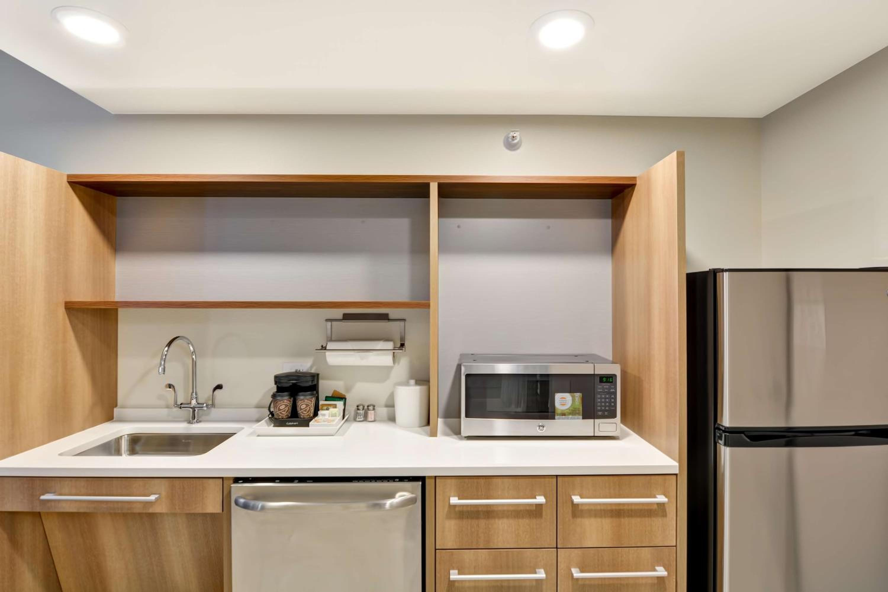 Studio Suite with Two Queen Beds - Hearing Access/Non-Smoking photo 3