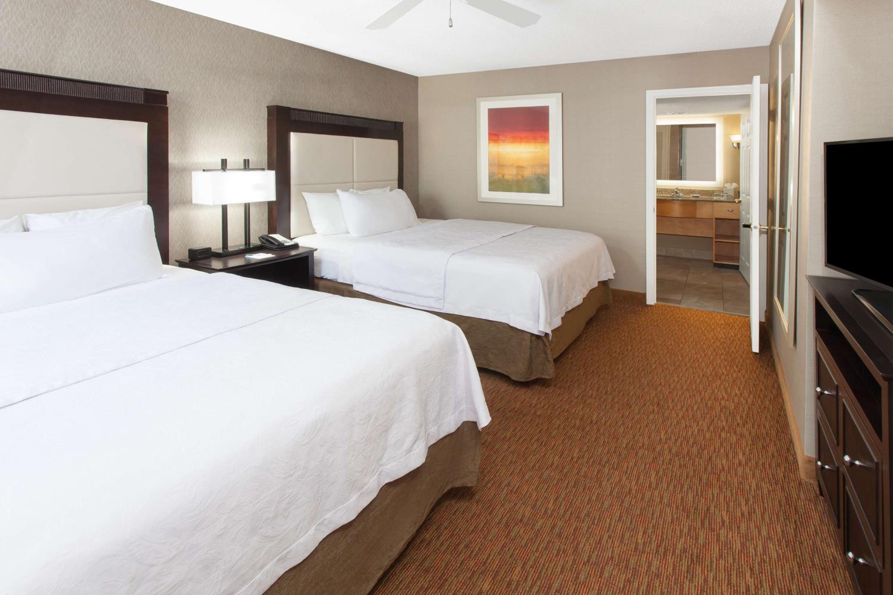 One-Bedroom Queen Suite with Two Queen Beds - Photo 2