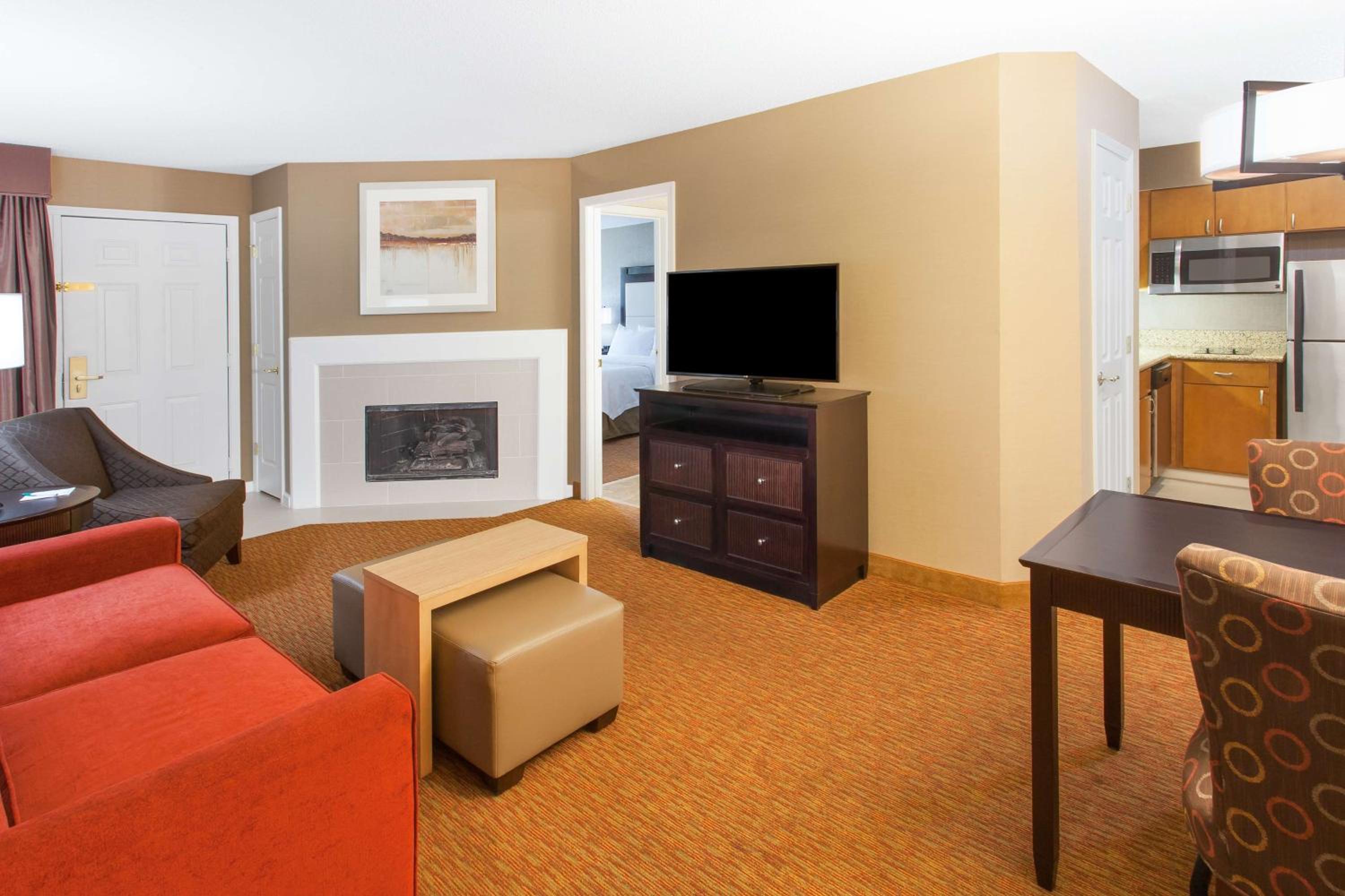 One-Bedroom King Suite with Fireplace - Non-Smoking  - Photo 4