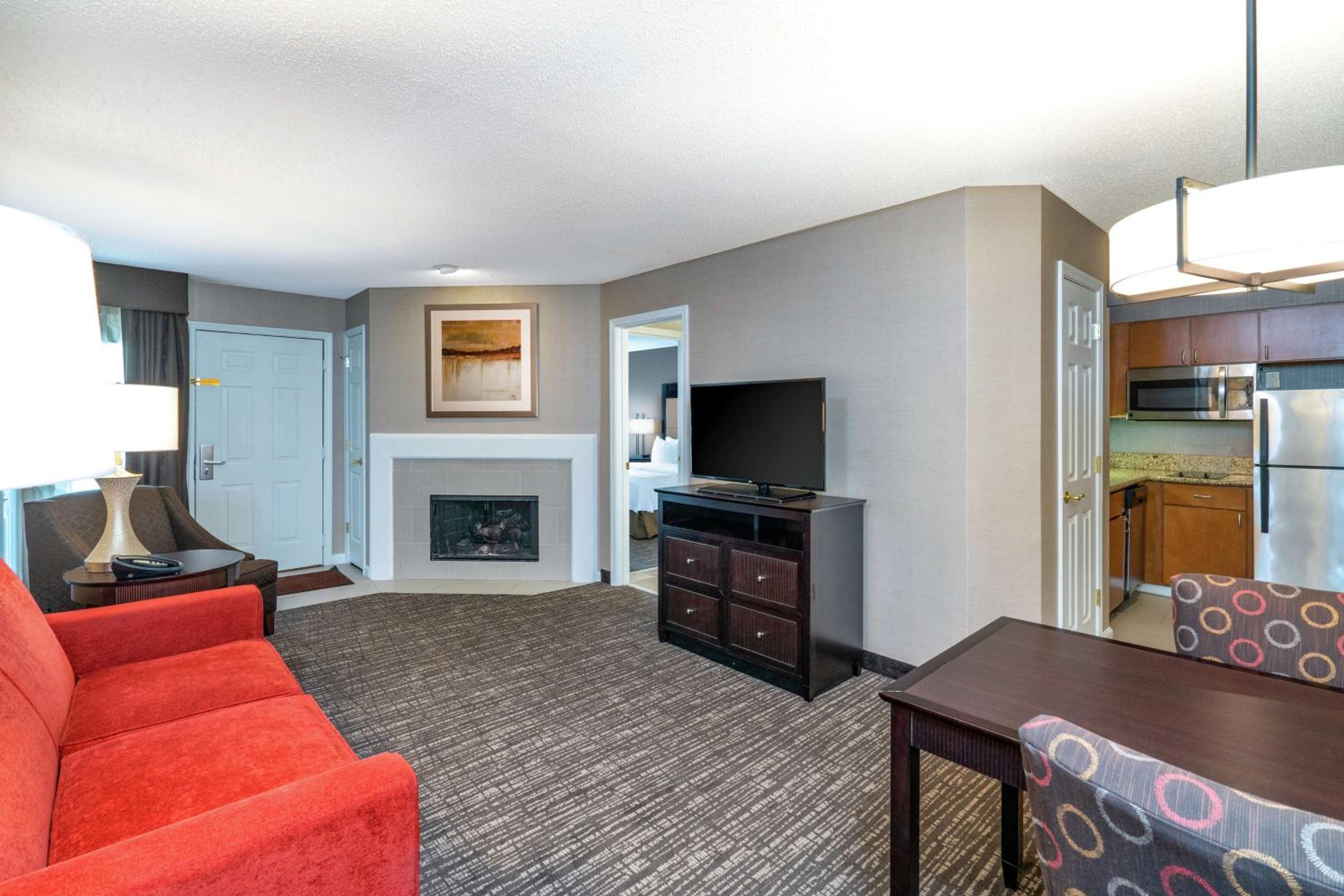One-Bedroom King Suite with Fireplace - Non-Smoking  - Photo 2
