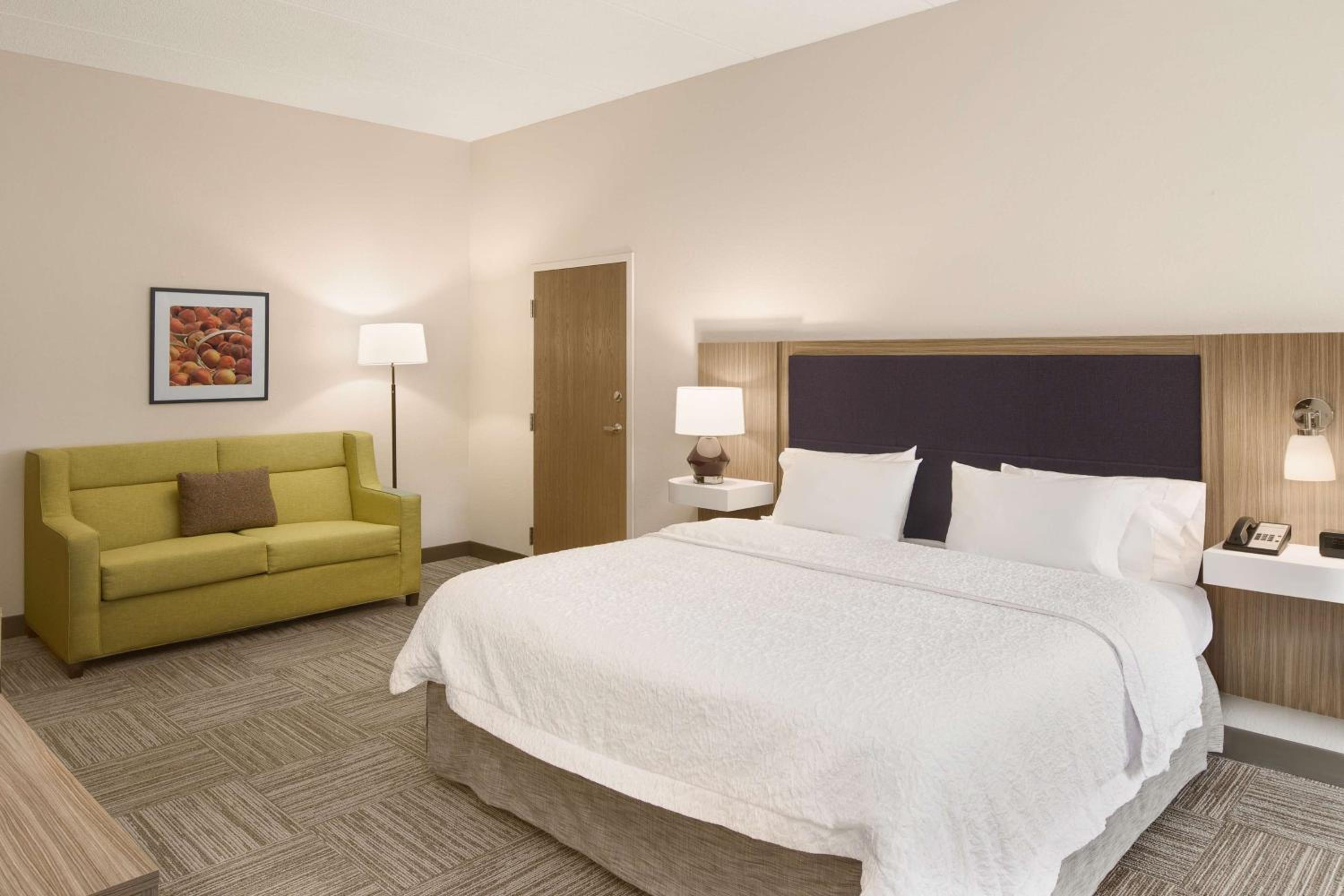 King Room with Accessible Tub - Mobility and Hearing Access/Non-Smoking - Photo 4