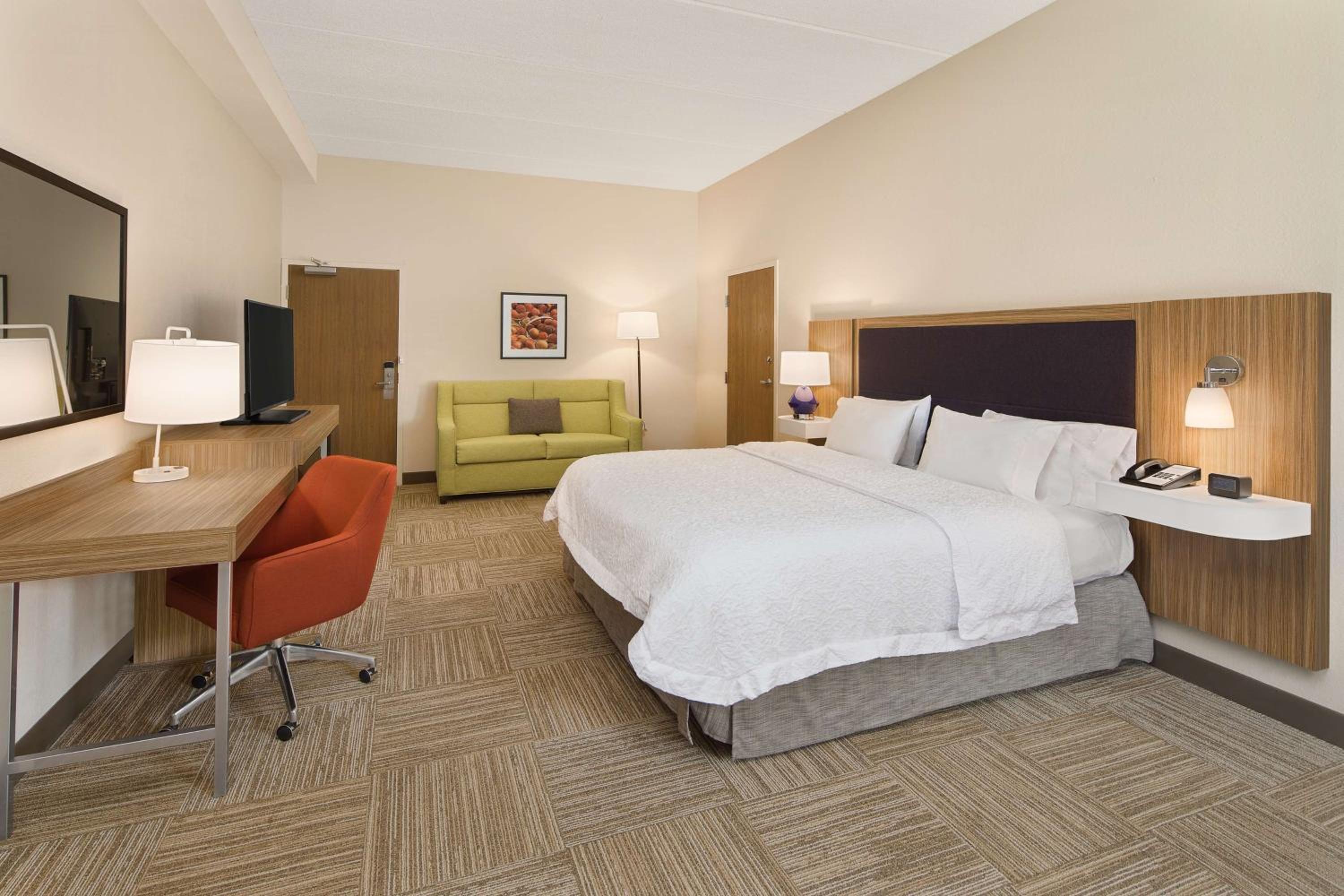 King Room with Accessible Tub - Mobility and Hearing Access/Non-Smoking - Photo 1