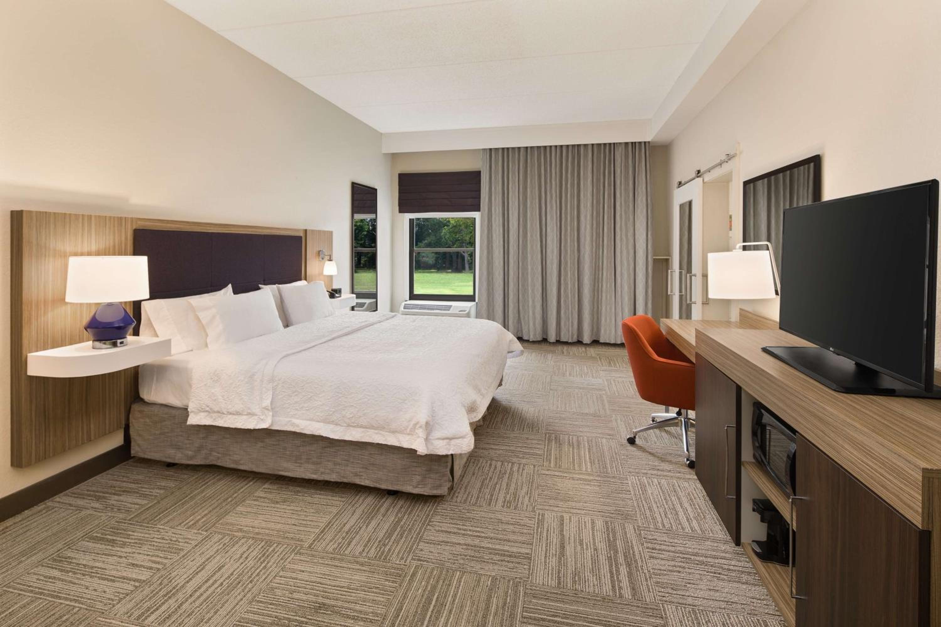 King Room with Accessible Tub - Mobility and Hearing Access/Non-Smoking - Photo 2