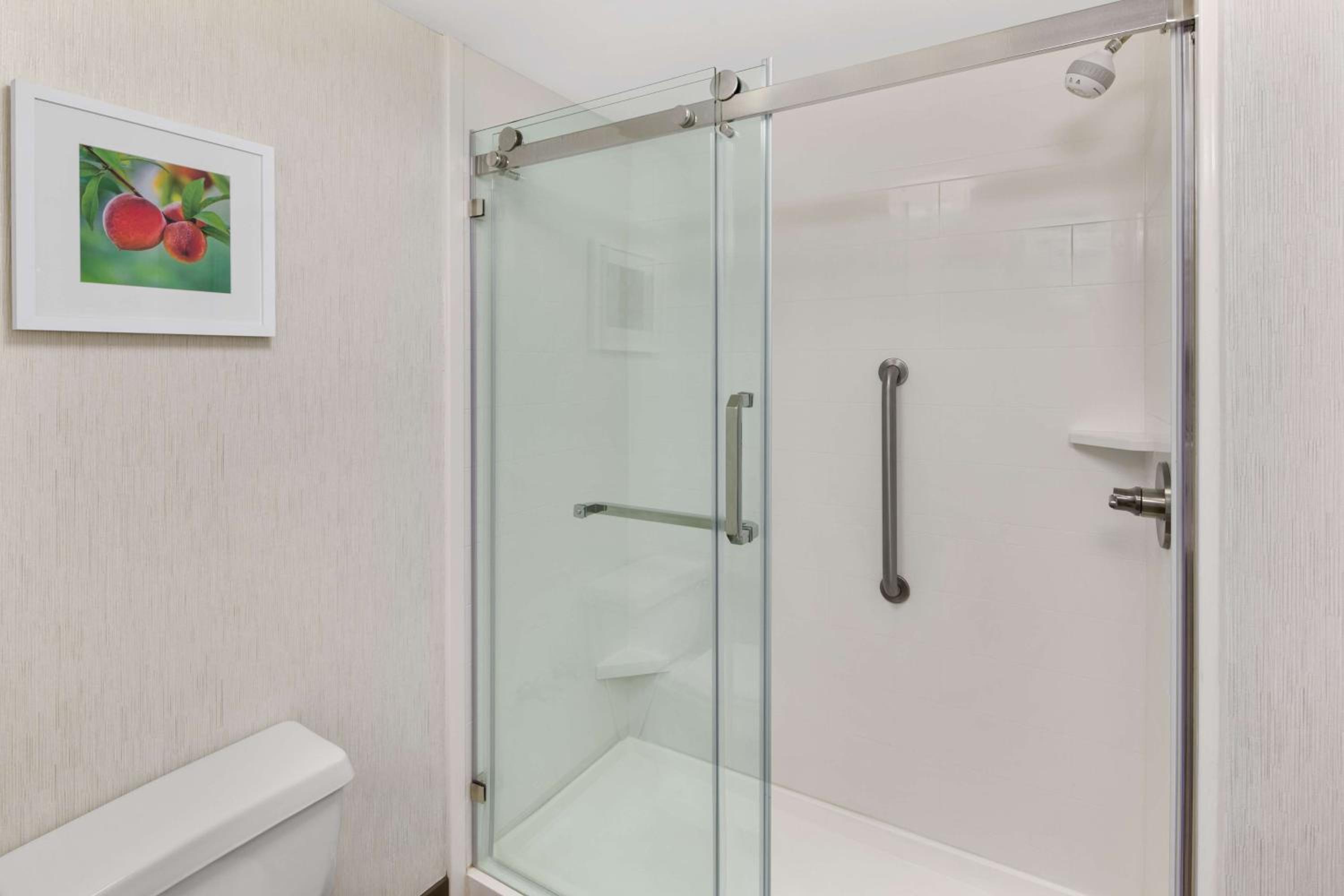 King Room with Shower - Non-Smoking - Photo 4