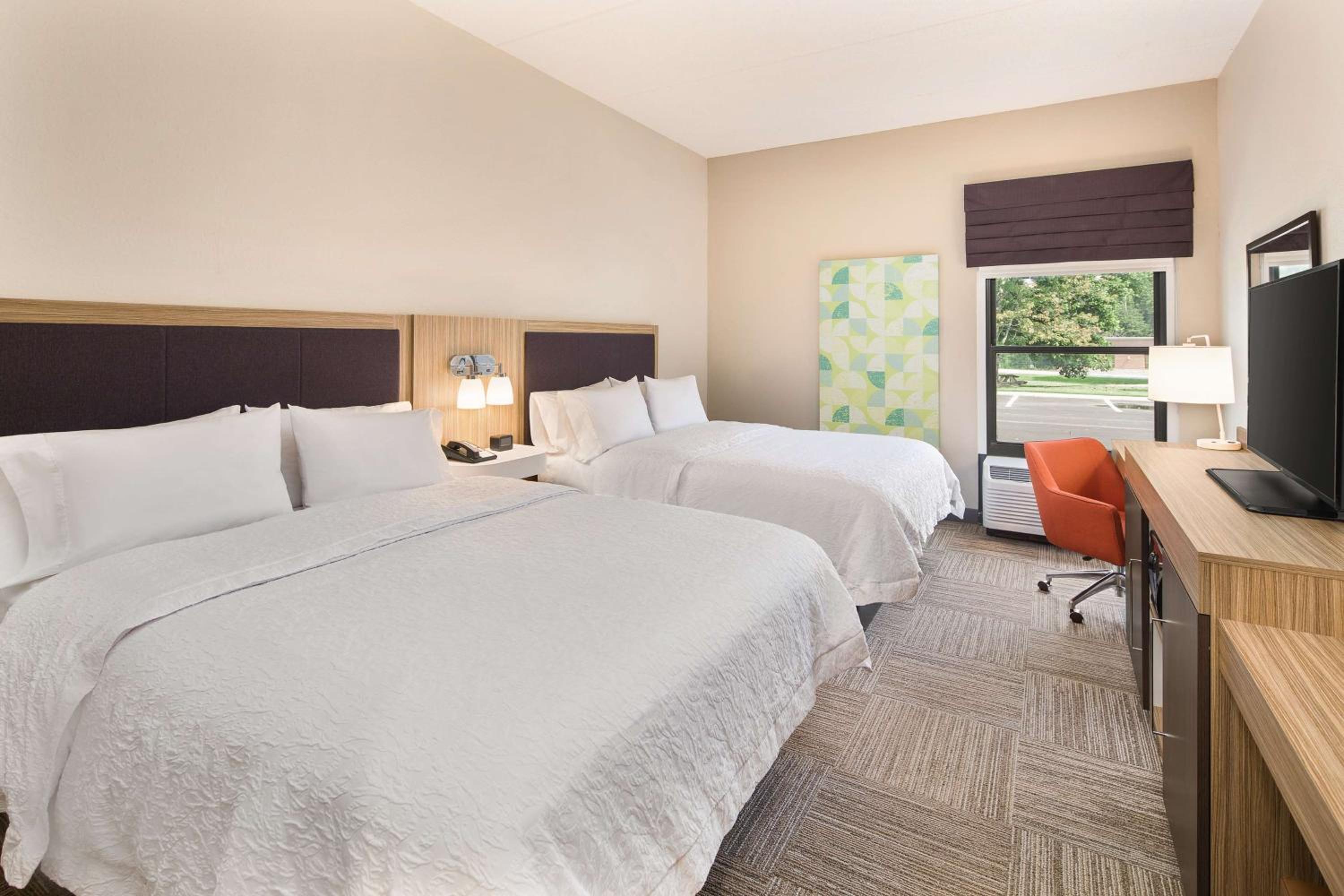Queen Room with Two Queen Beds - Non-Smoking - Photo 1