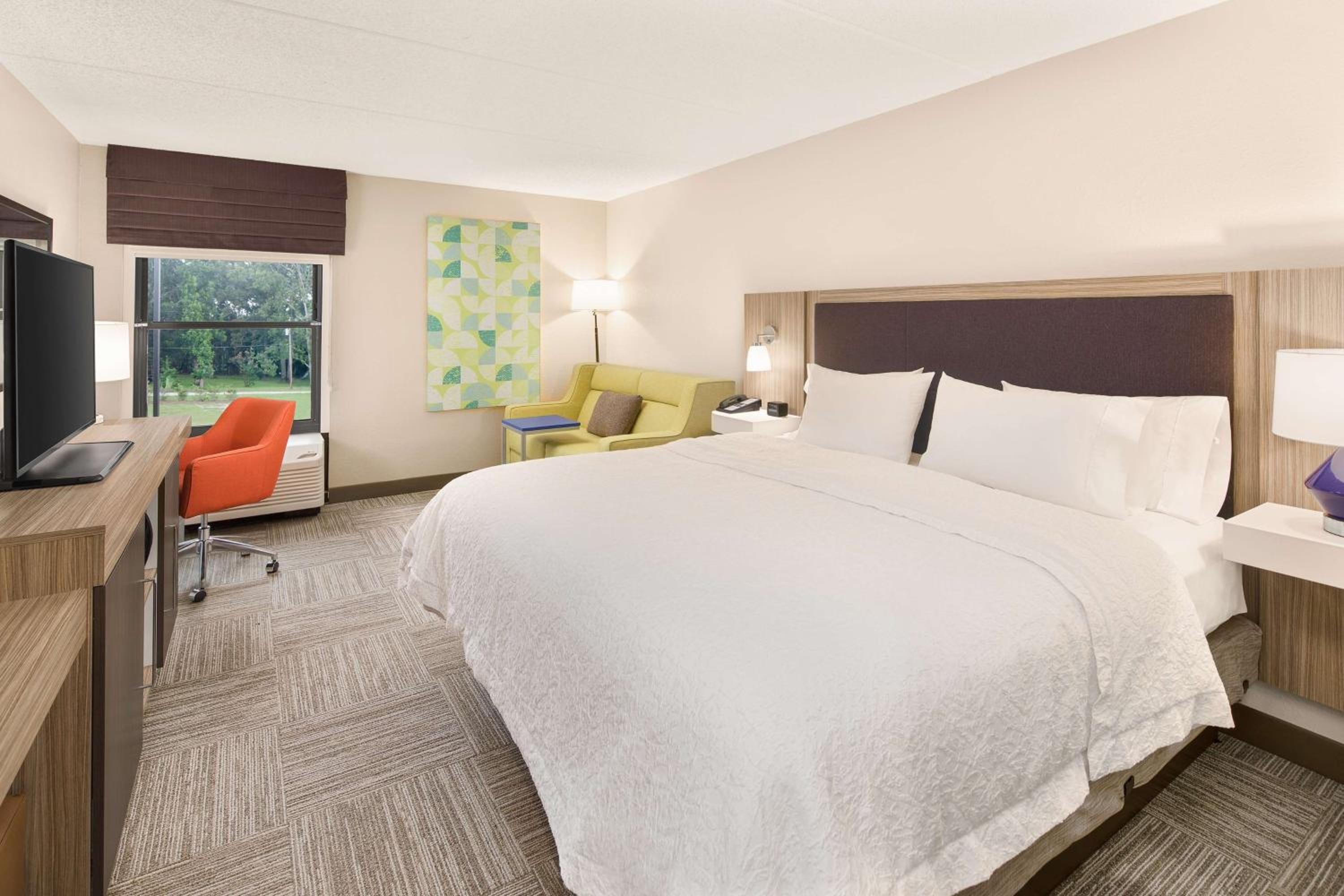 King Room with Sofa Bed - Non-Smoking - Photo 2