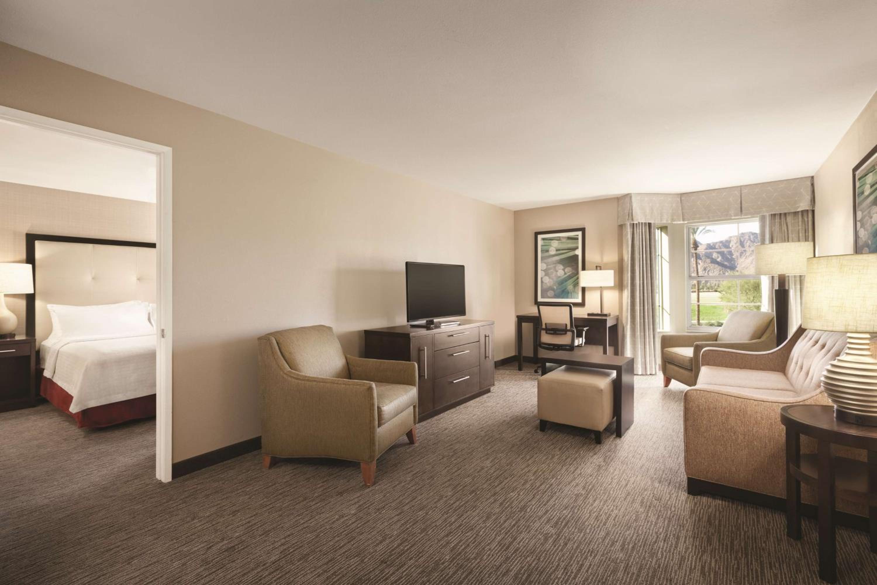 Two Bedroom Suite with One King and Two Queen Beds - Non-Smoking - Photo 2
