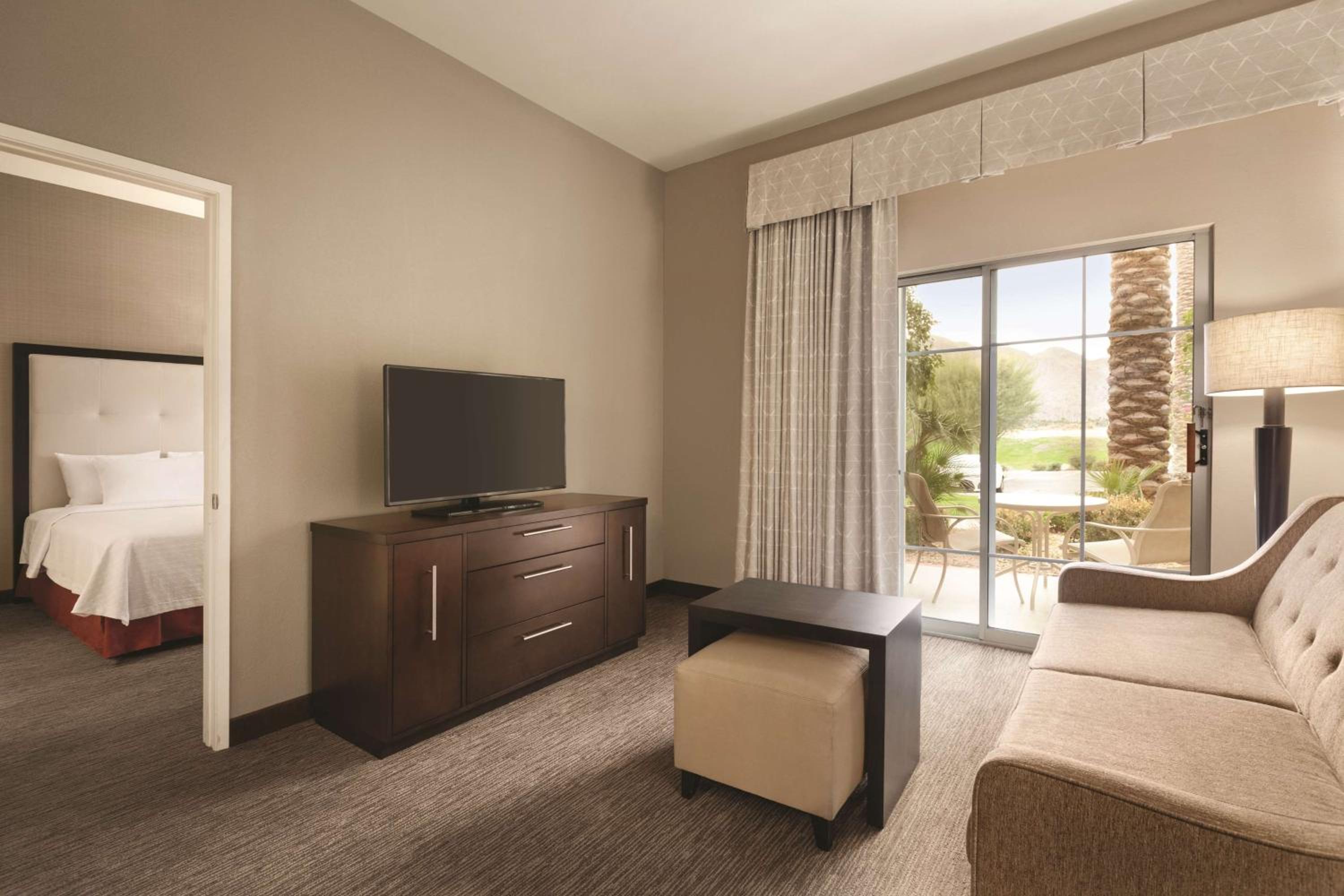 Suite with Two Queen Beds and Roll-In Shower - Mobility Access/Non-Smoking - Photo 3