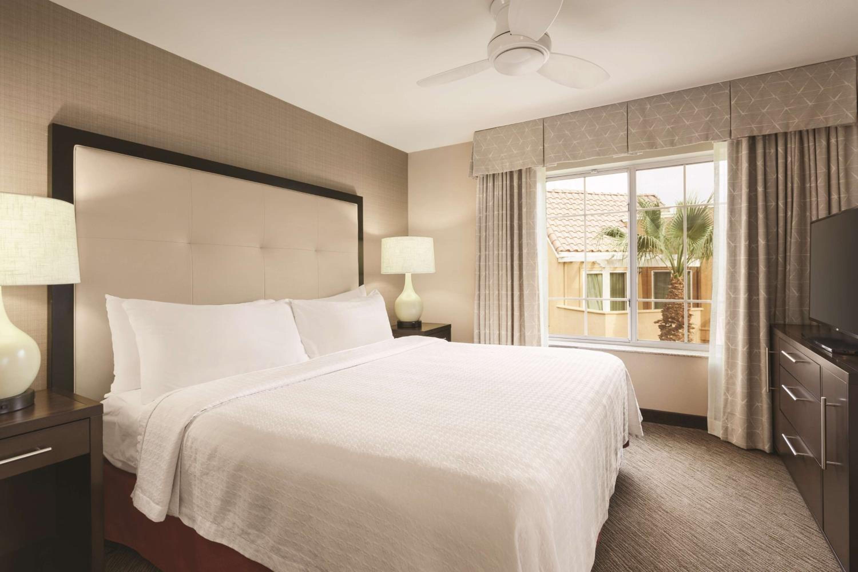 One-Bedroom King Suite - Non-Smoking - Photo 3