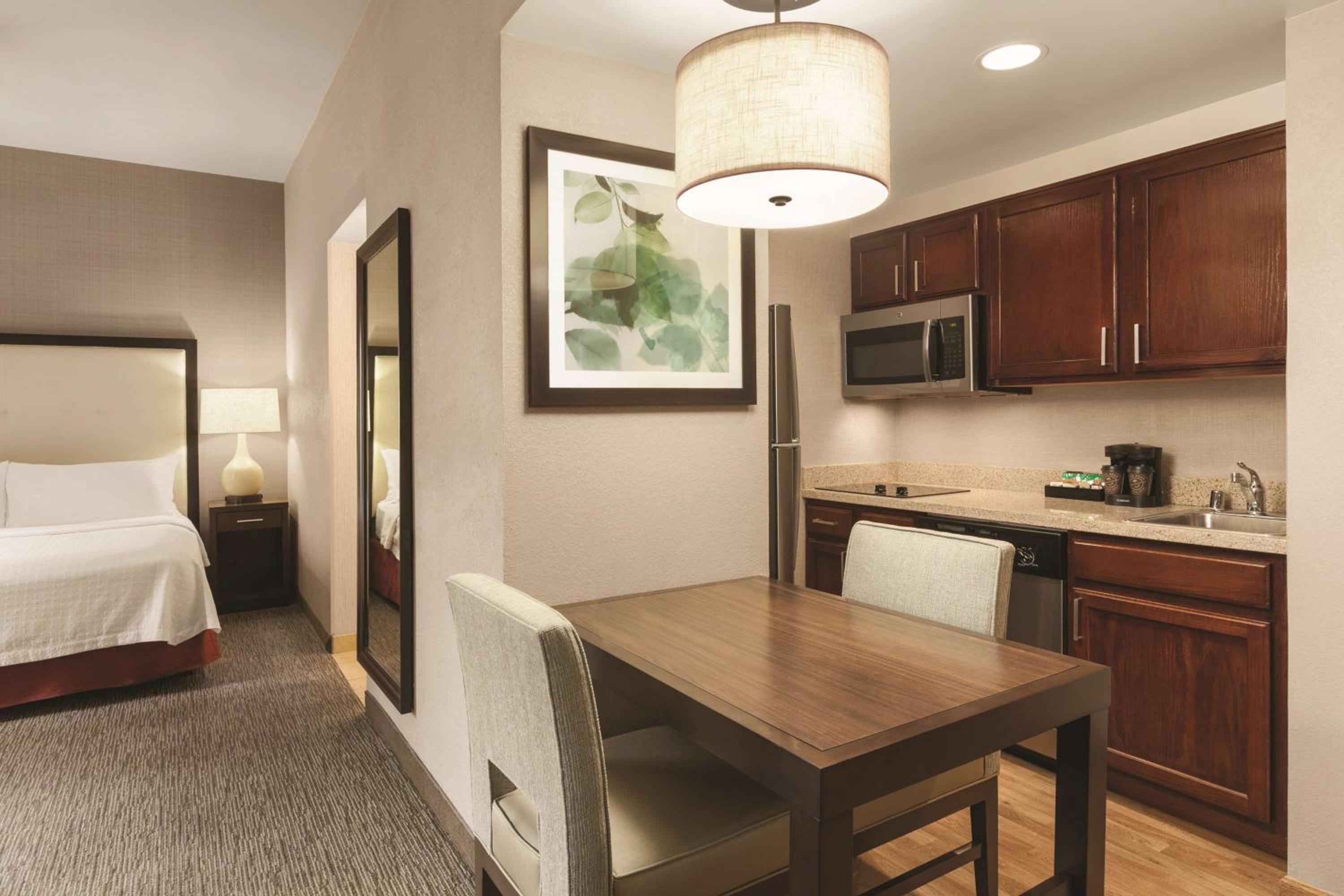 King Studio Suite - Non-Smoking - Photo 2