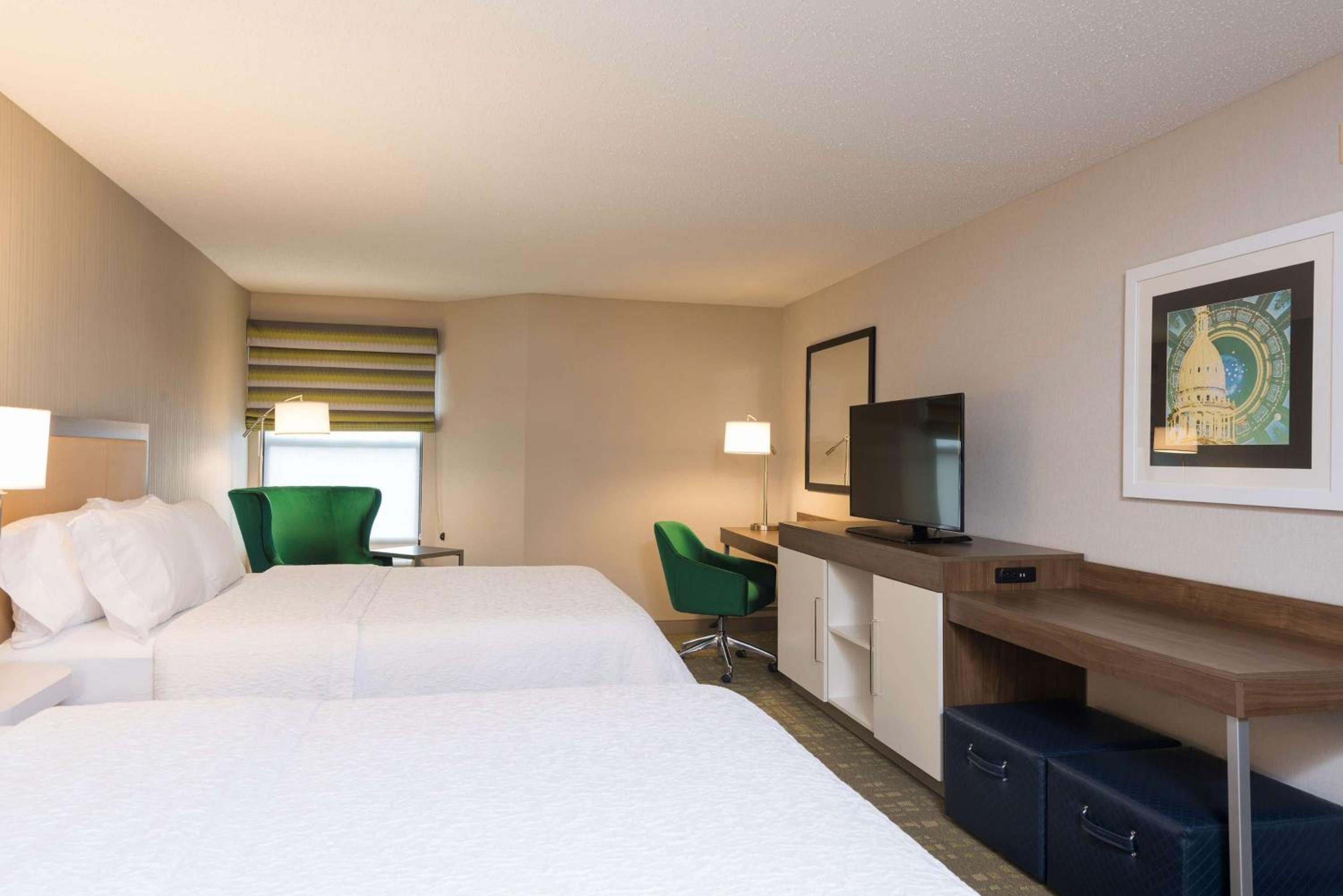 One-Bedroom Suite with Two Queen Beds - Non-Smoking - Photo 2