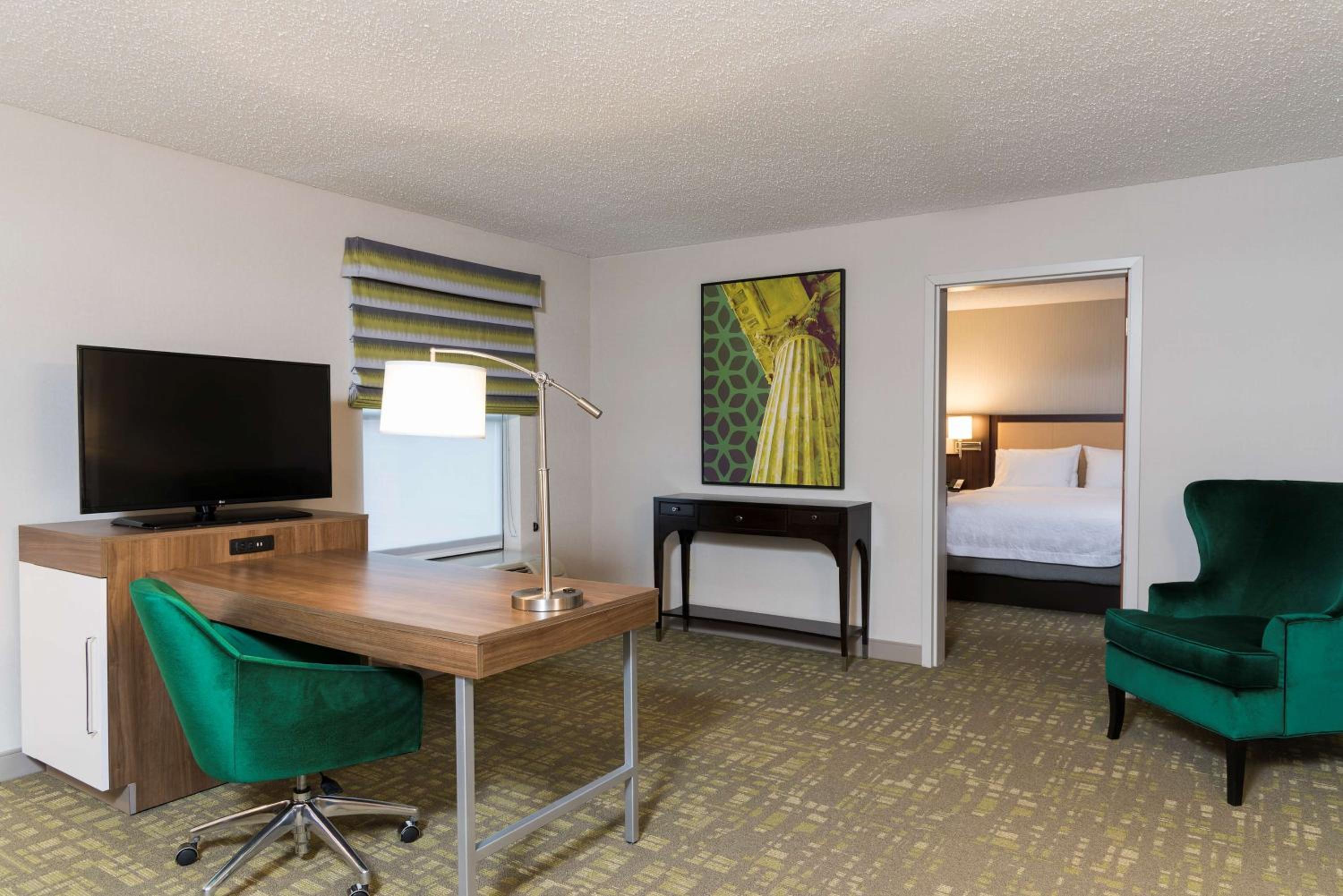 One-Bedroom Suite with Two Queen Beds - Non-Smoking - Photo 3