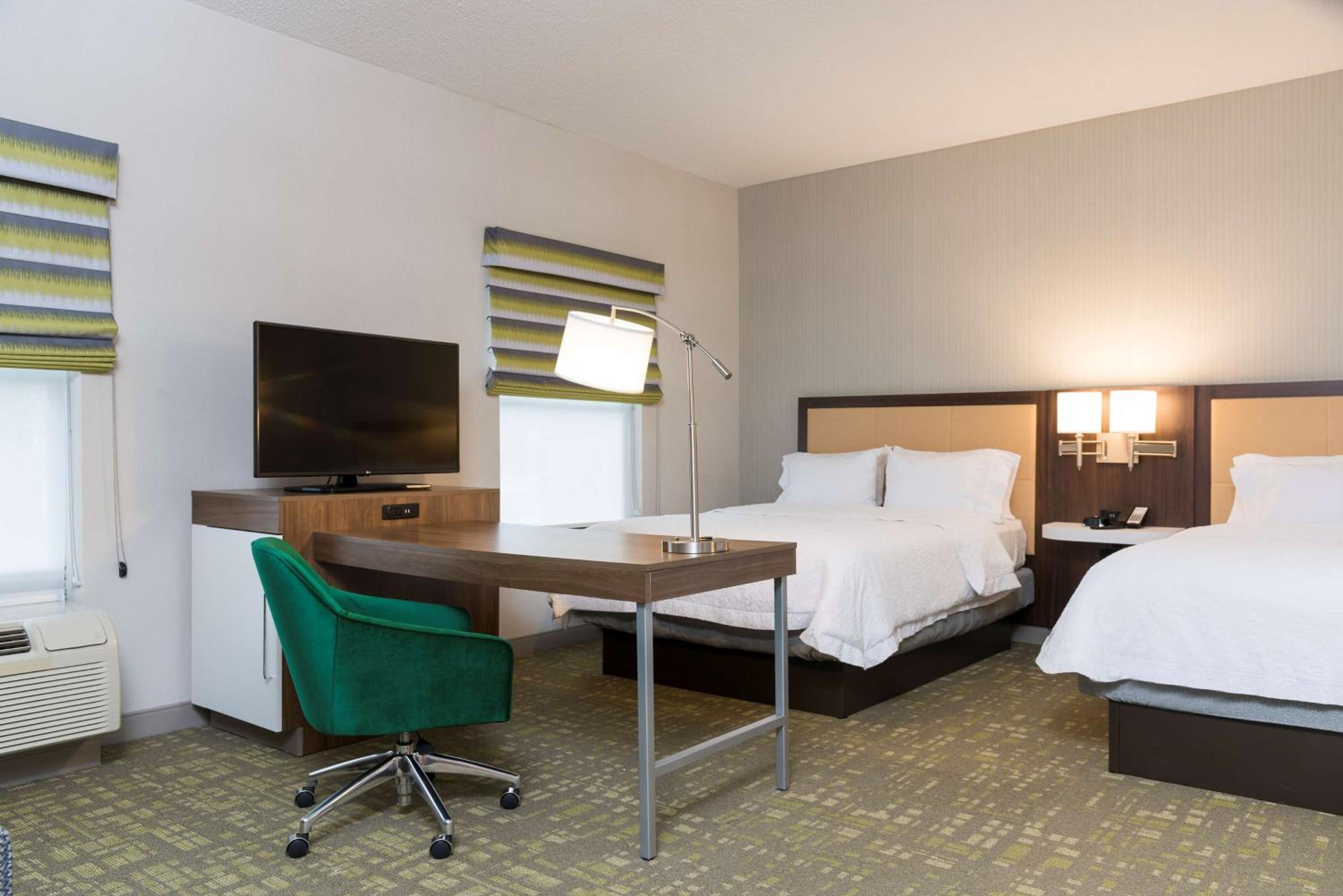 Queen Studio Suite with Two Queen Beds - Non-Smoking - Photo 4