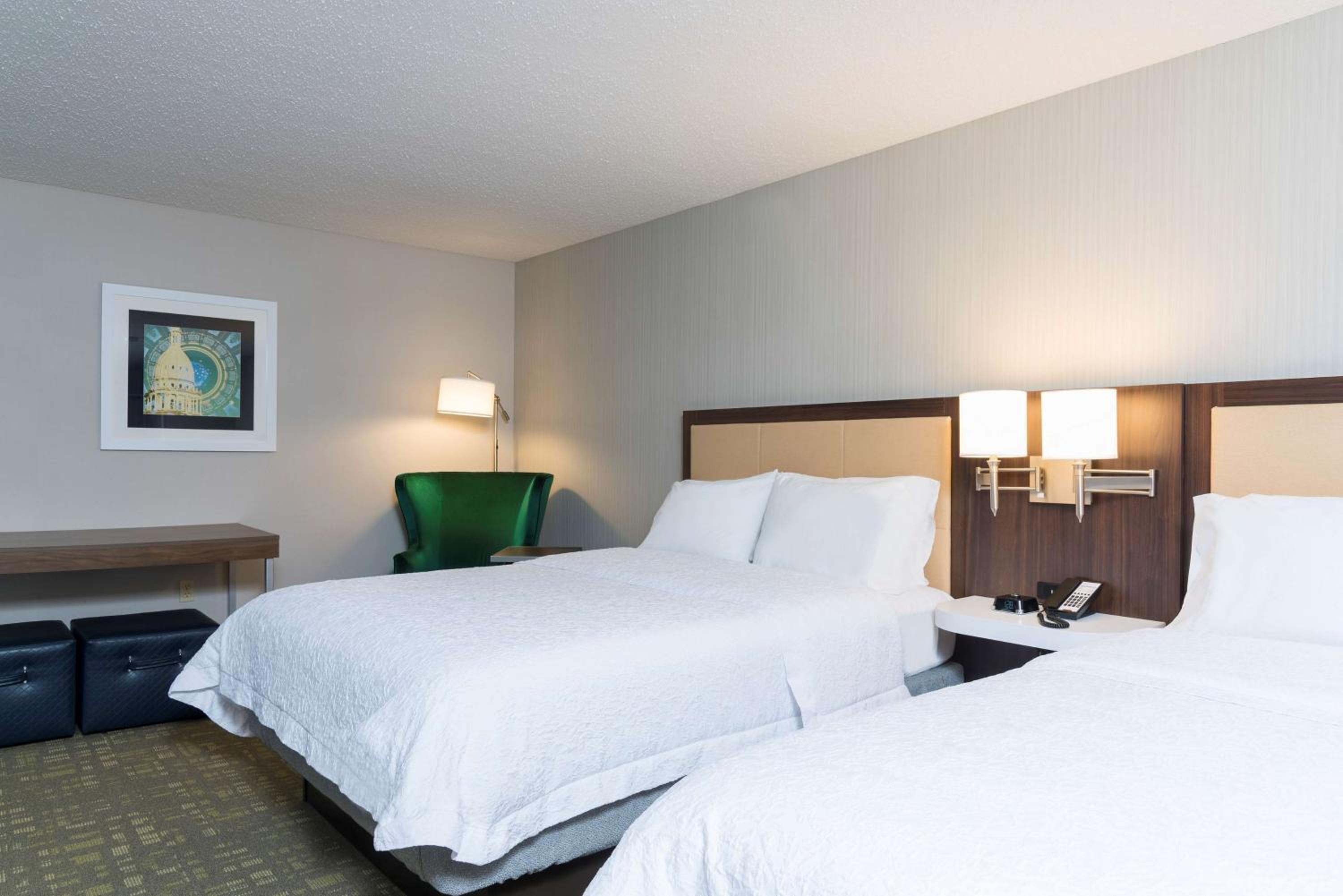 One-Bedroom Suite with Two Queen Beds - Non-Smoking - Photo 4