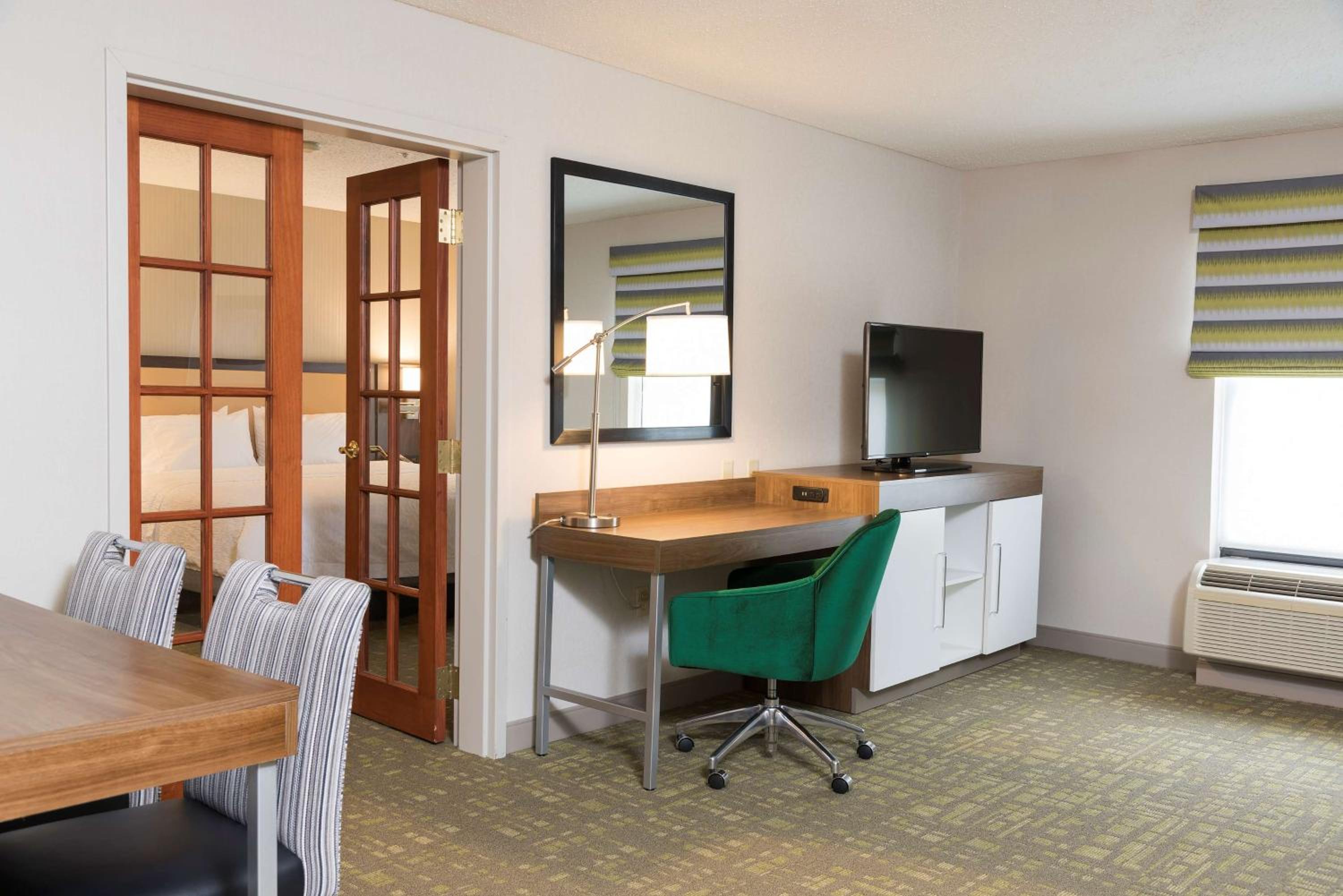 One-Bedroom King Suite - Non-Smoking - Photo 1