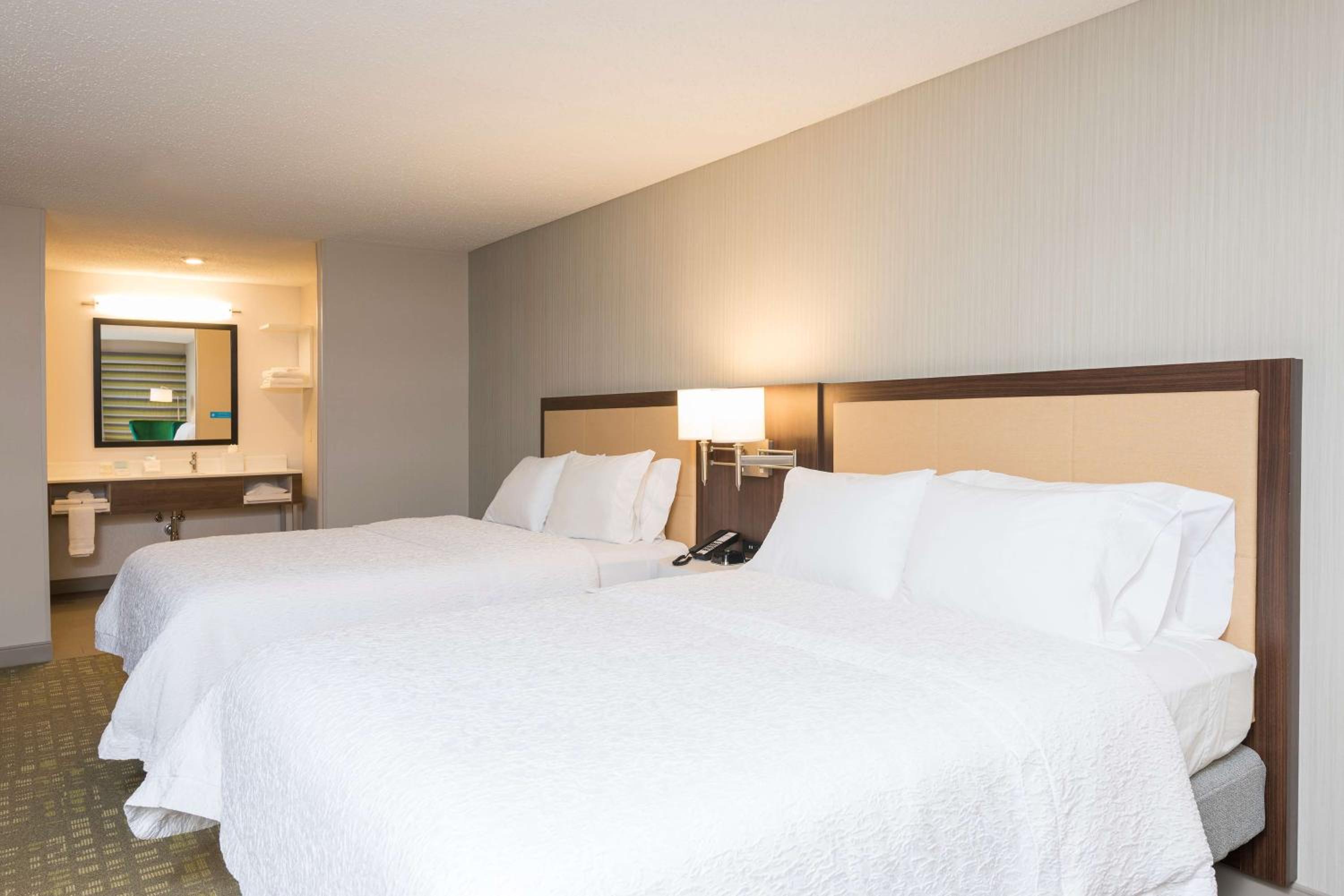 One-Bedroom Suite with Two Queen Beds - Non-Smoking - Photo 5