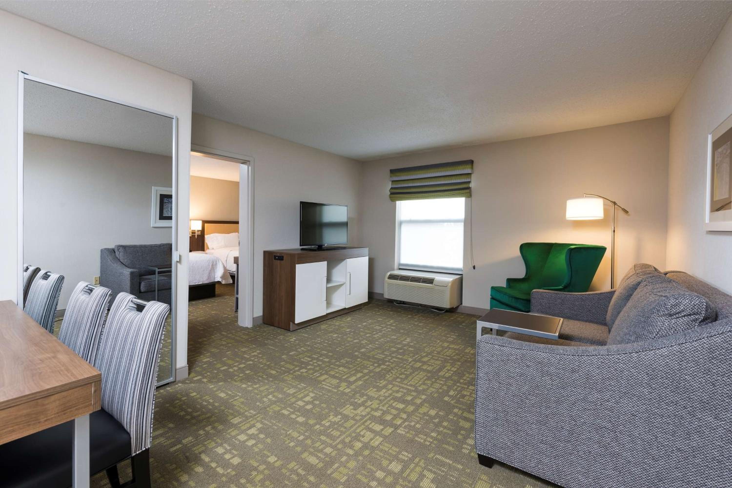 One-Bedroom Suite with Two Queen Beds - Non-Smoking - Photo 7