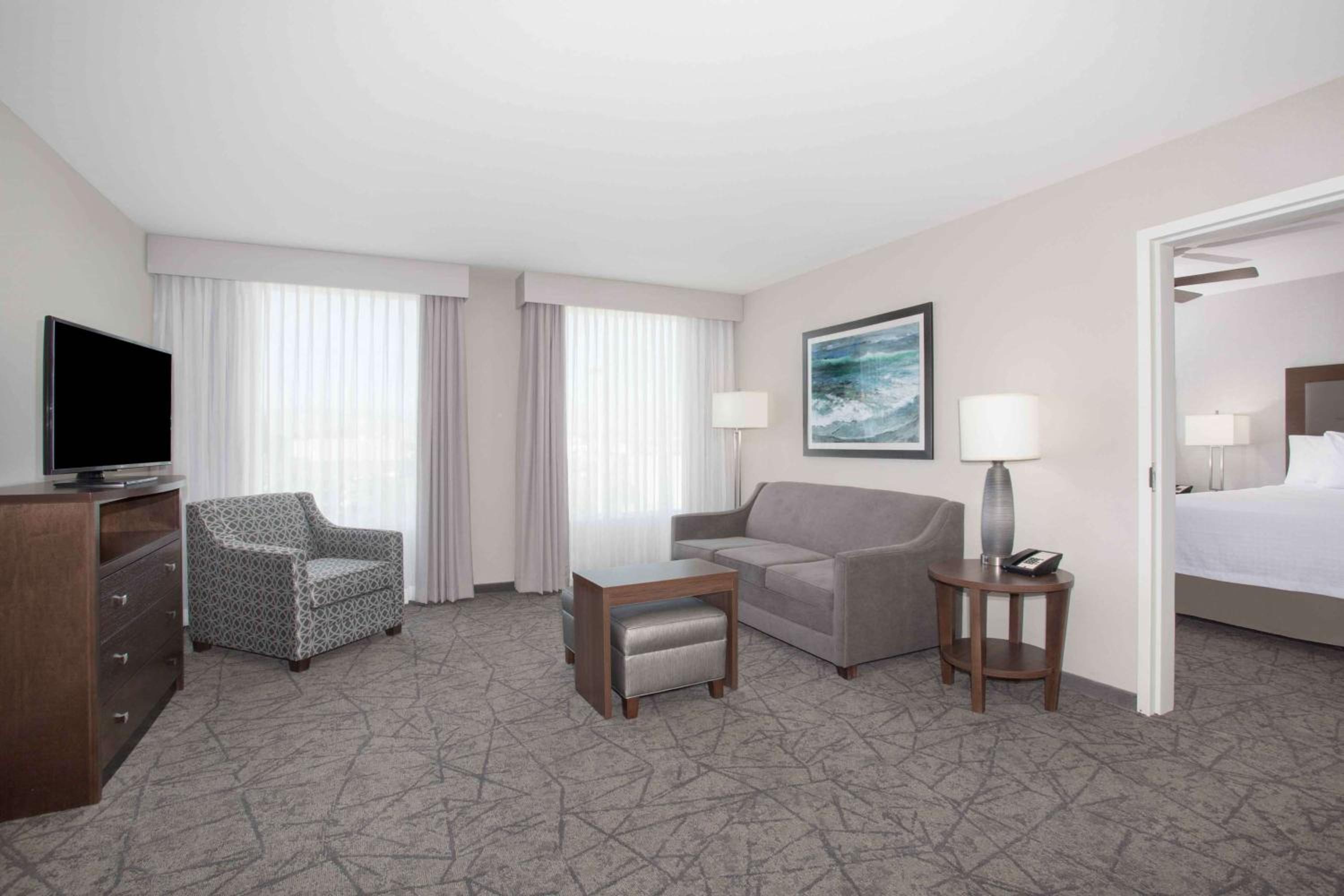 One-Bedroom Queen Suite with Two Queen Beds - Non-Smoking thumbnail 6