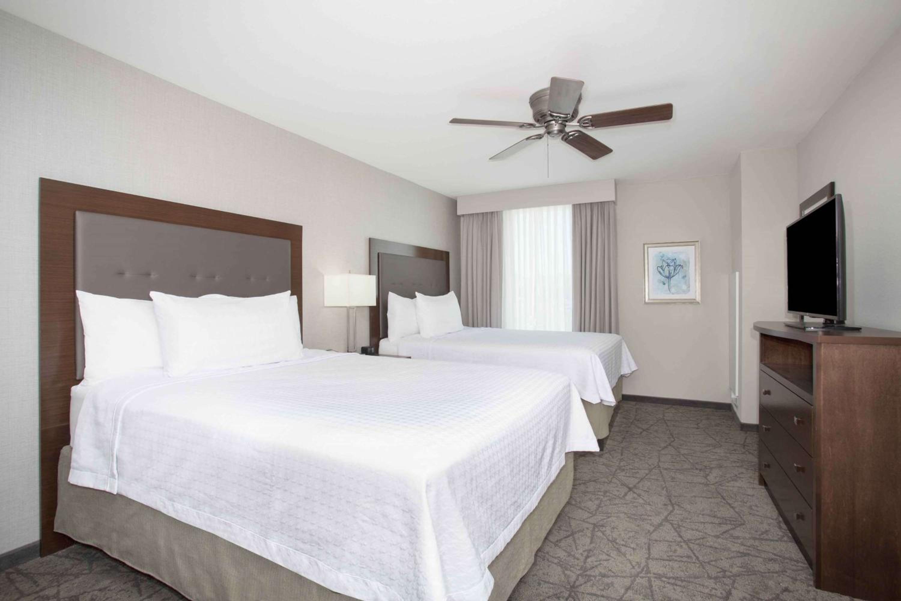 One-Bedroom Queen Suite with Two Queen Beds - Non-Smoking