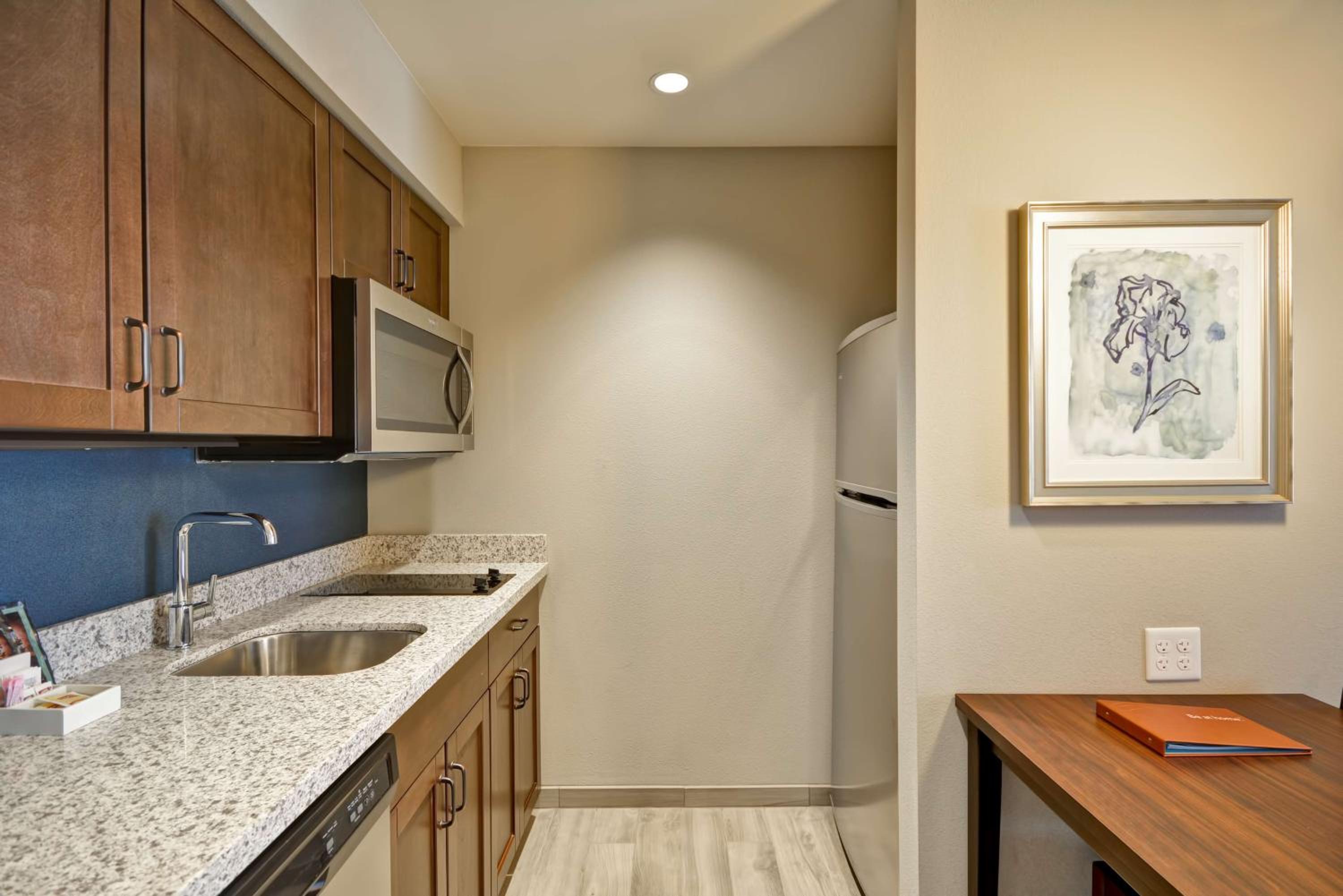 One-Bedroom Queen Suite with Two Queen Beds - Non-Smoking