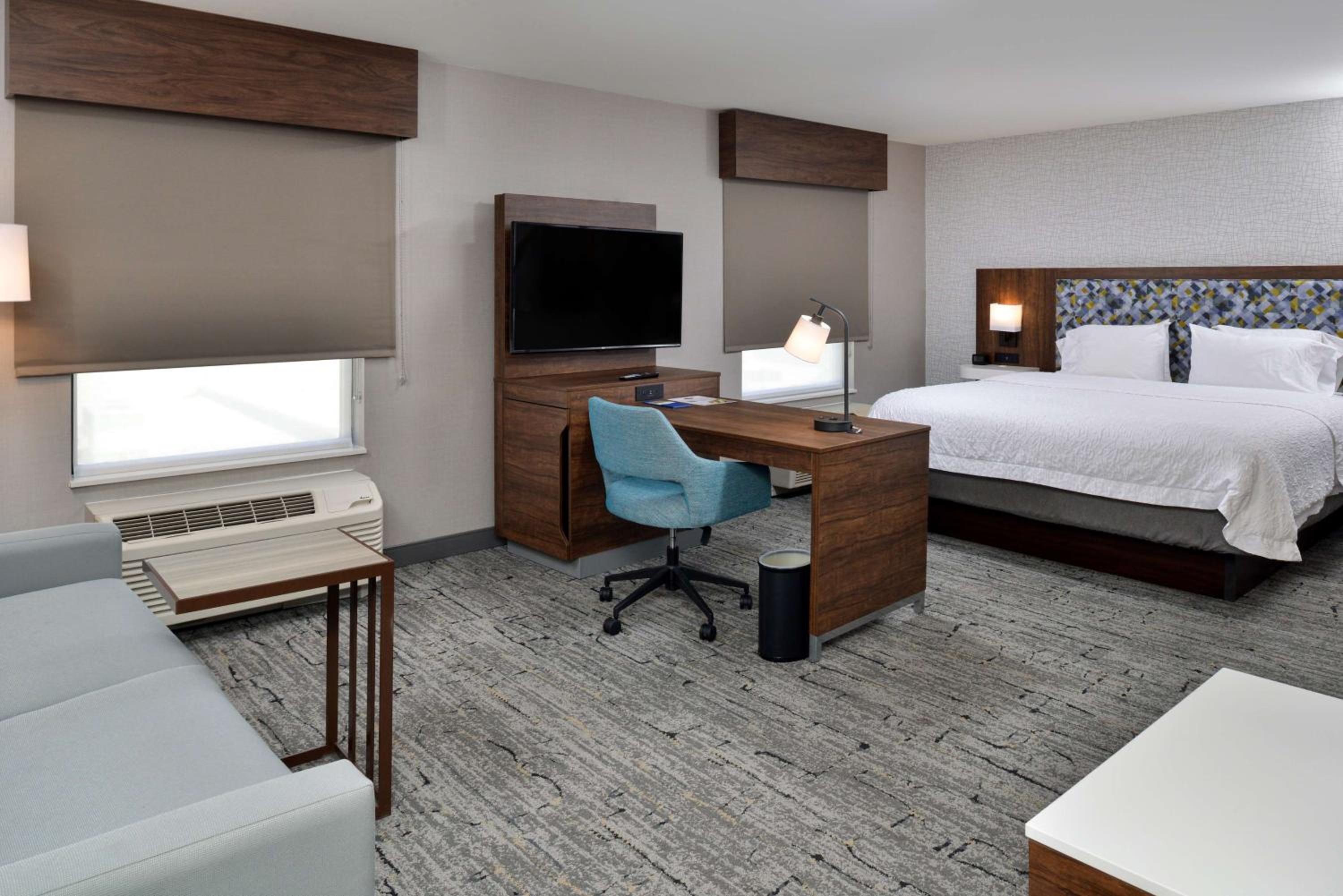 King Studio Suite with Sofa Bed - Non-Smoking - Photo 3