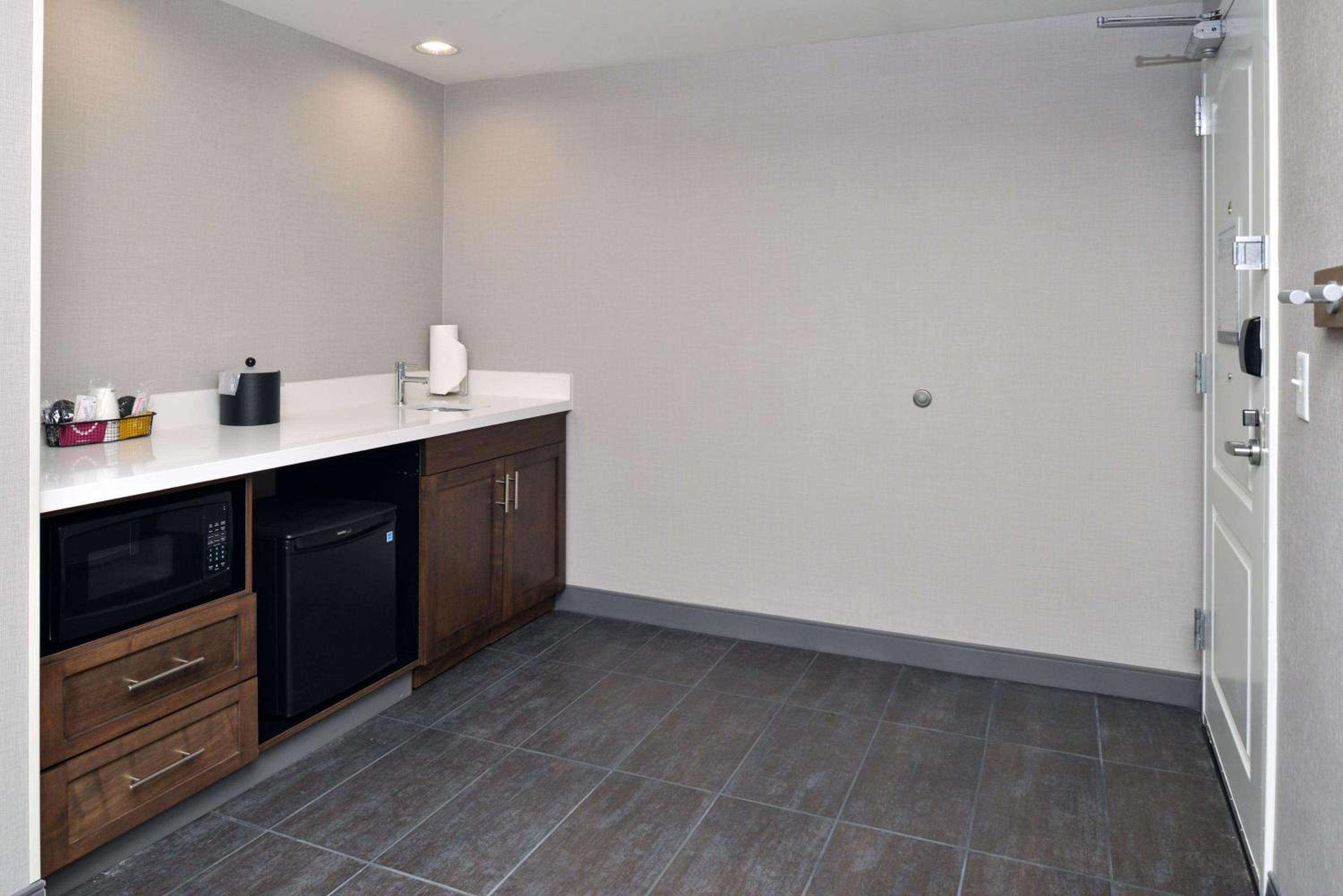 King Studio - Mobility and Hearing Access/Non-Smoking - Photo 2