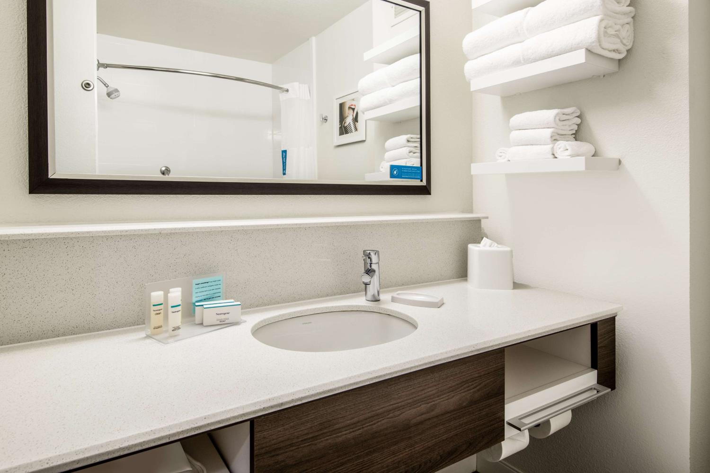 King Studio Suite - Non-Smoking - Photo 2