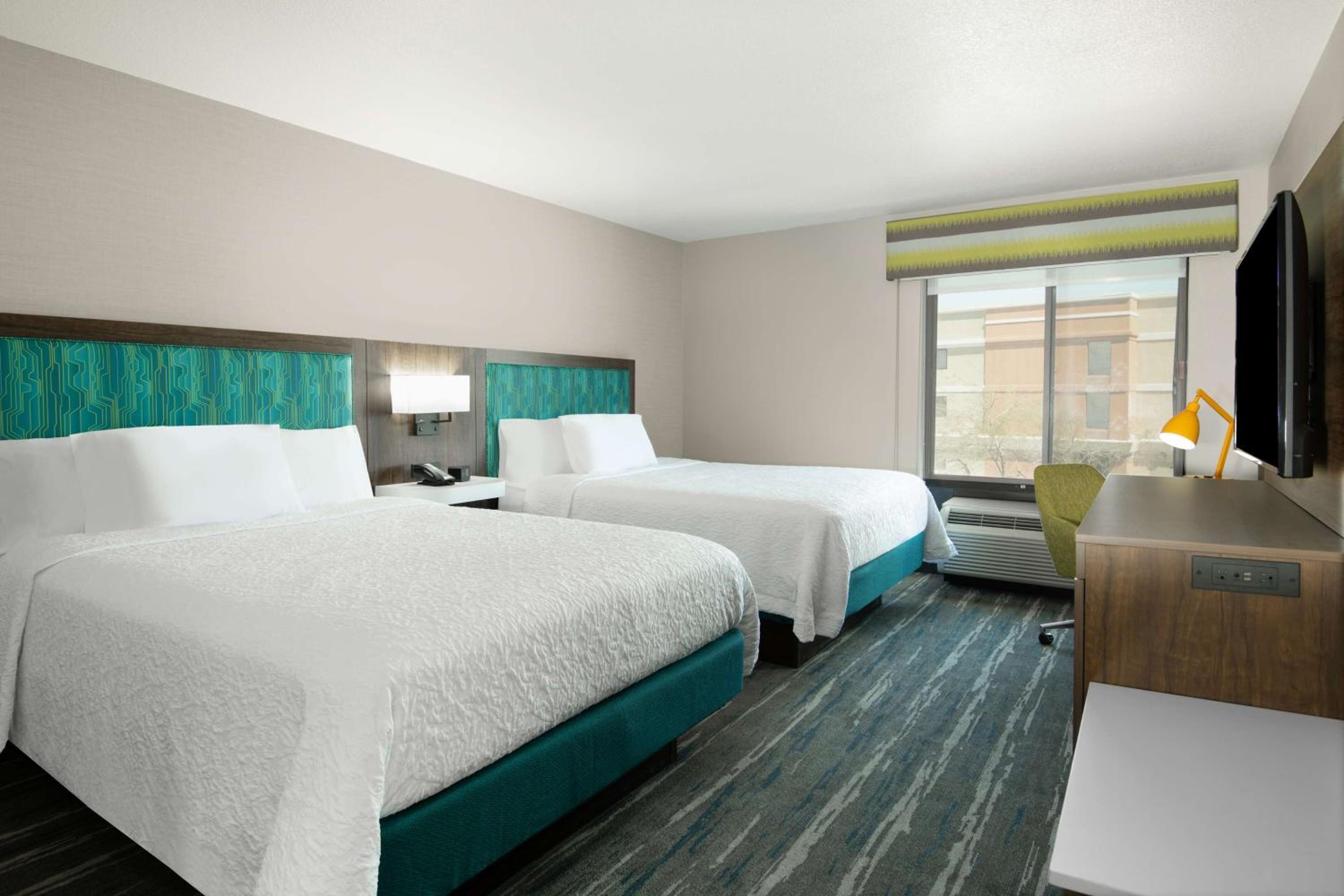 One-Bedroom Queen Suite - Non-Smoking - Photo 10