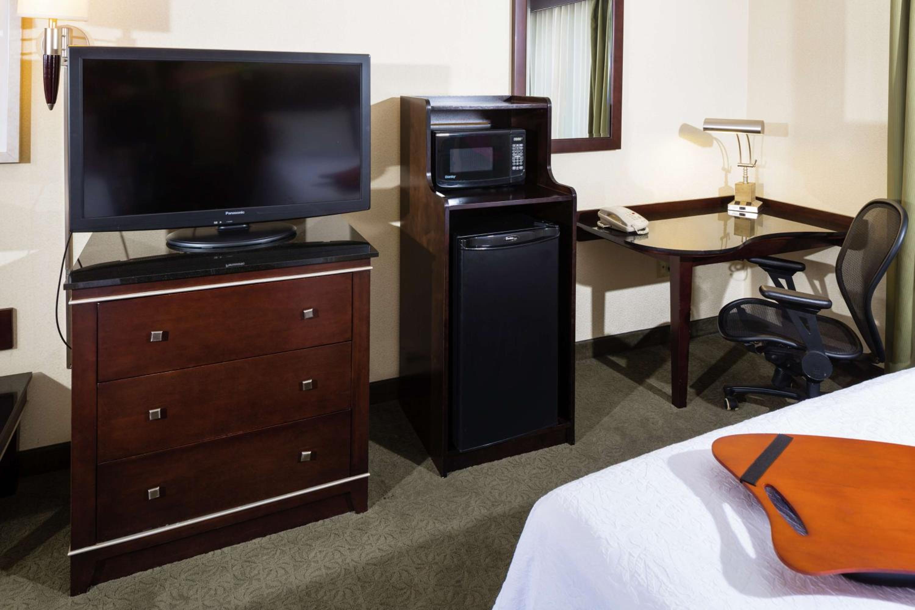 Queen Room with Two Queen Beds - Non-Smoking - Photo 1