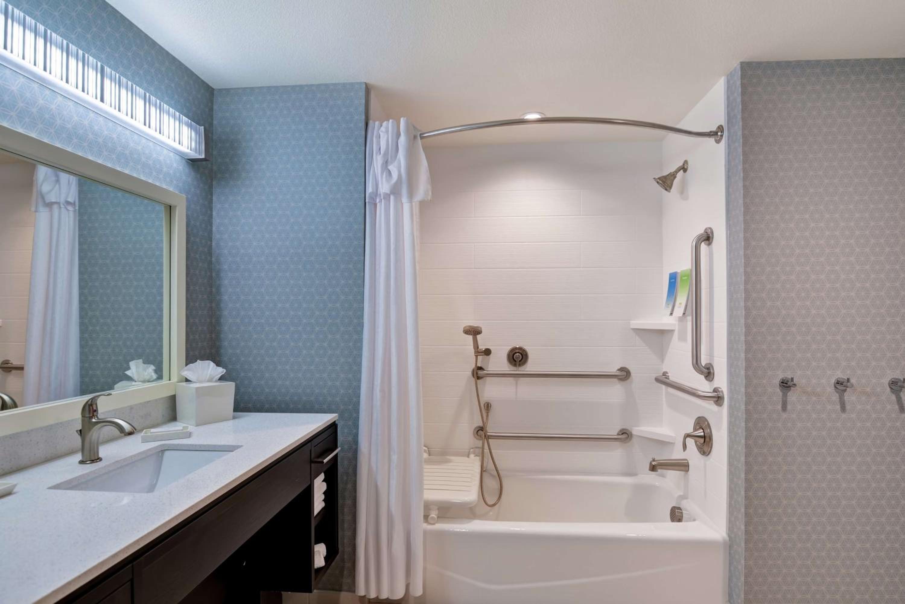 Queen Studio with Two Queen Beds - Mobility and Hearing Access/Non-Smoking