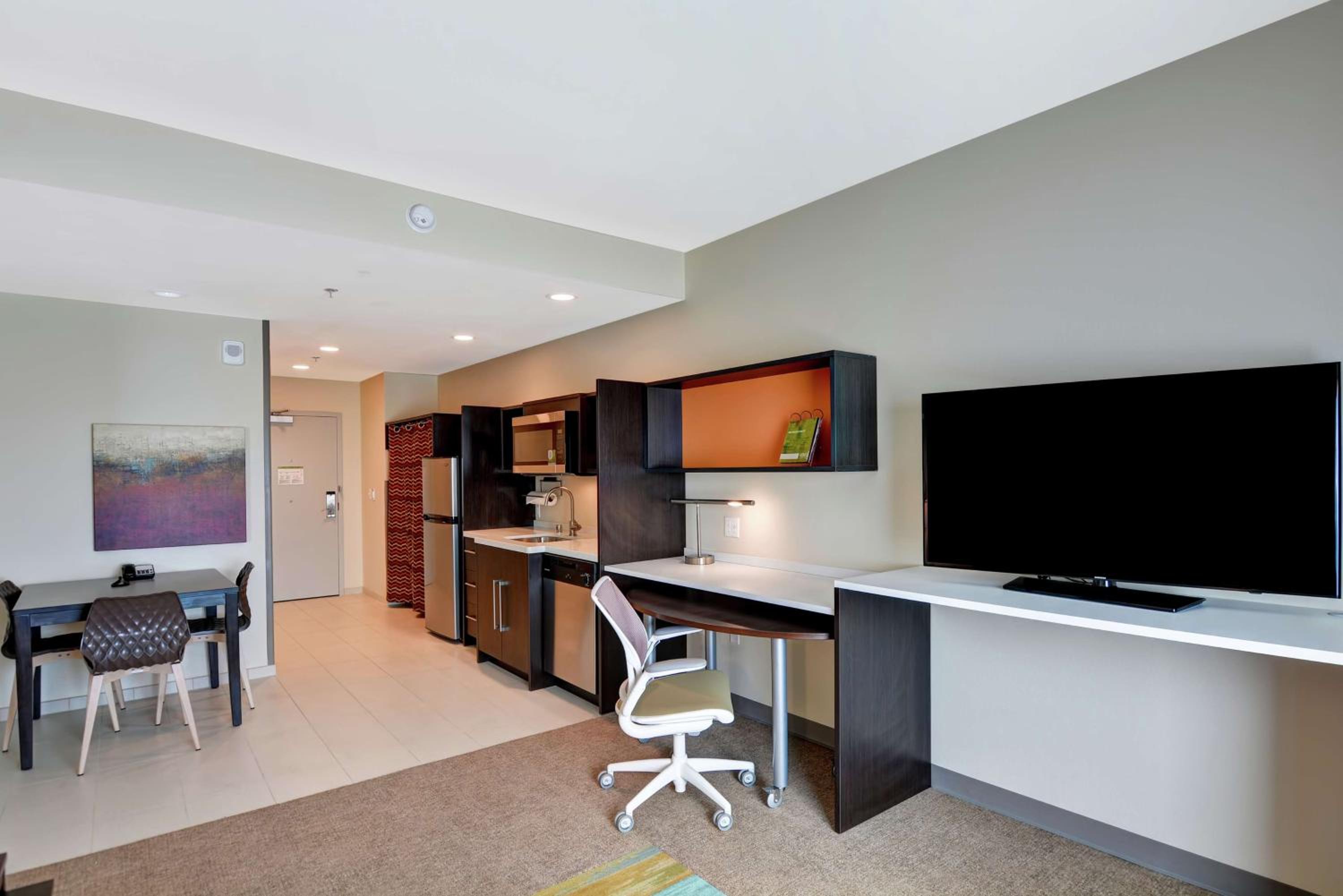 One-Bedroom King Suite - Non-Smoking