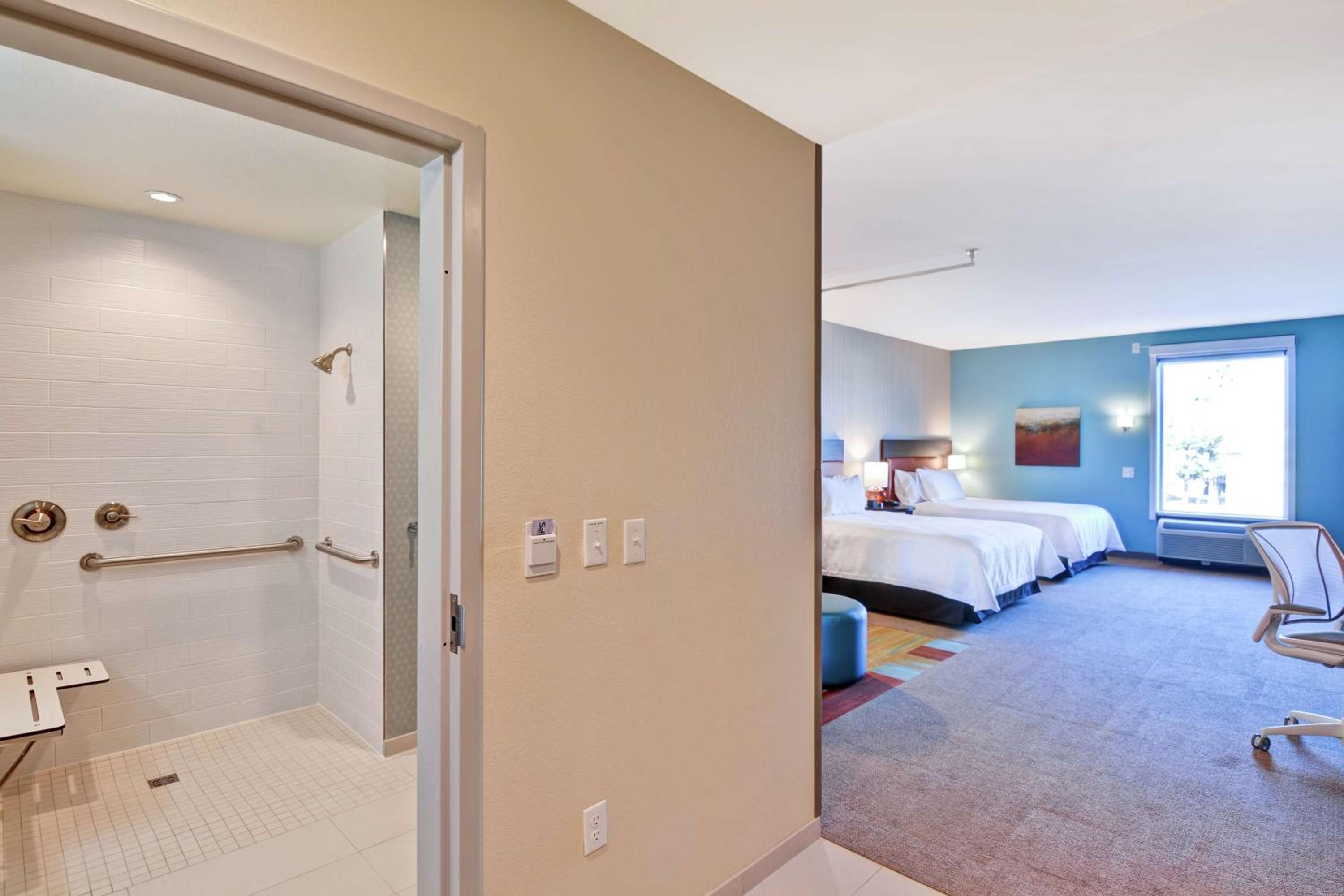 Queen Studio with Two Queen Beds - Mobility and Hearing Access/Non-Smoking