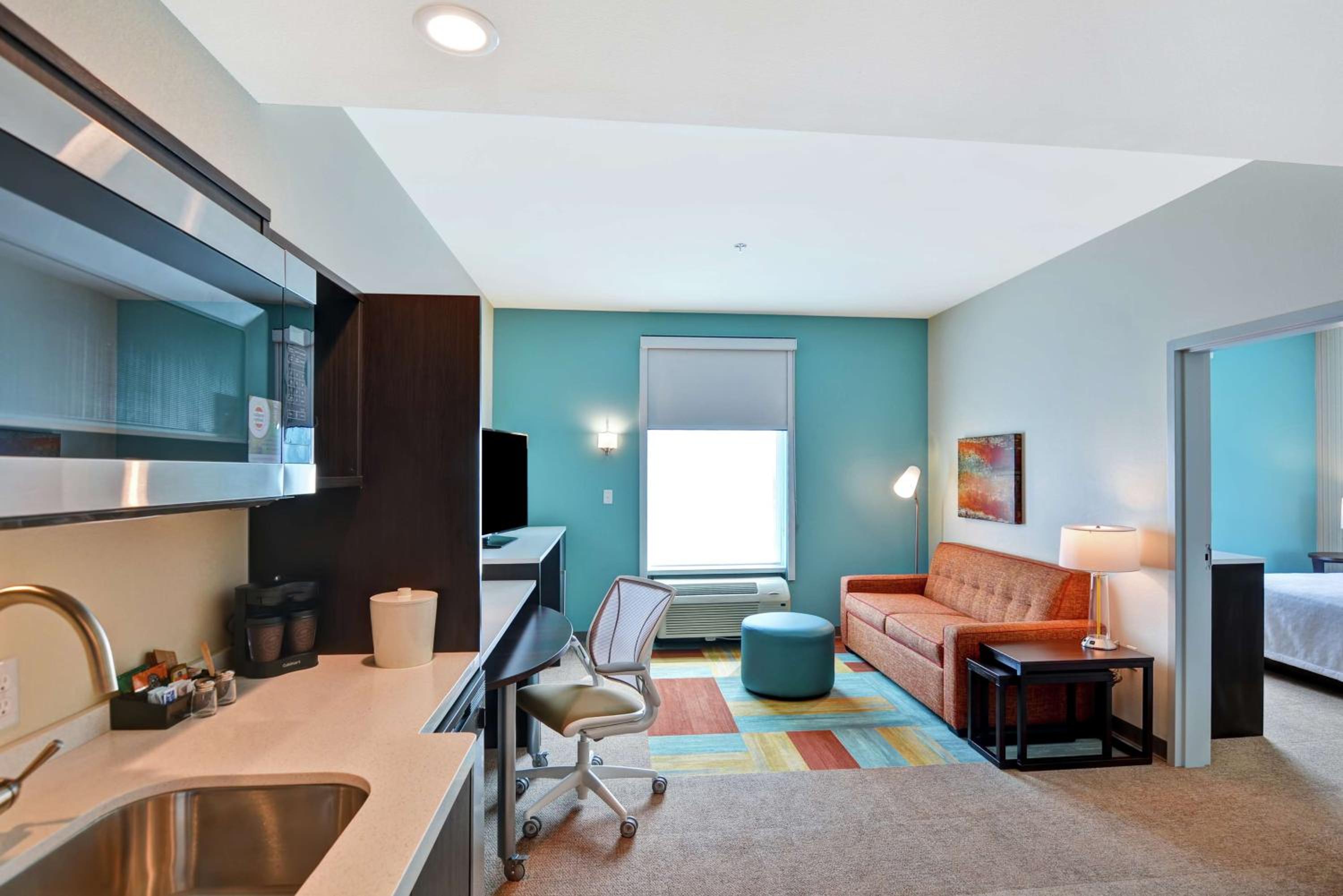 One-Bedroom King Suite - Non-Smoking