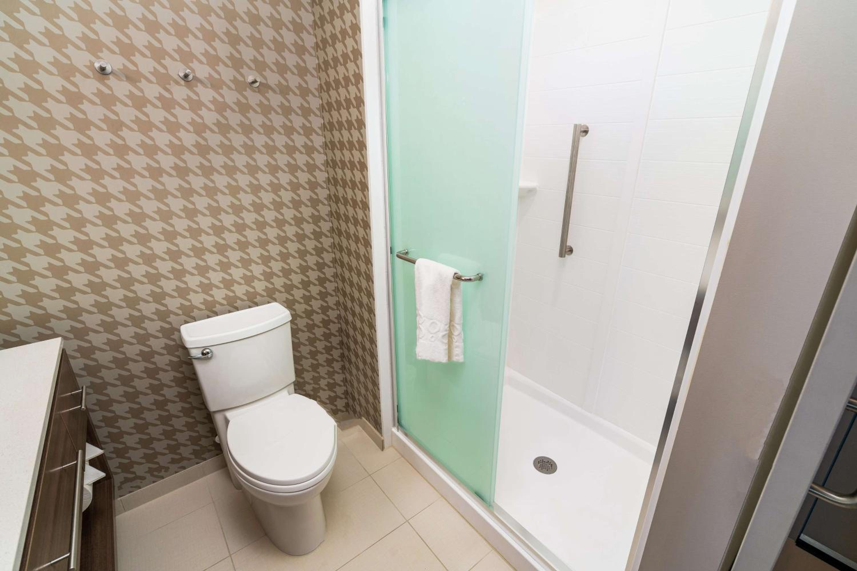One-Bedroom King Suite - Non-Smoking