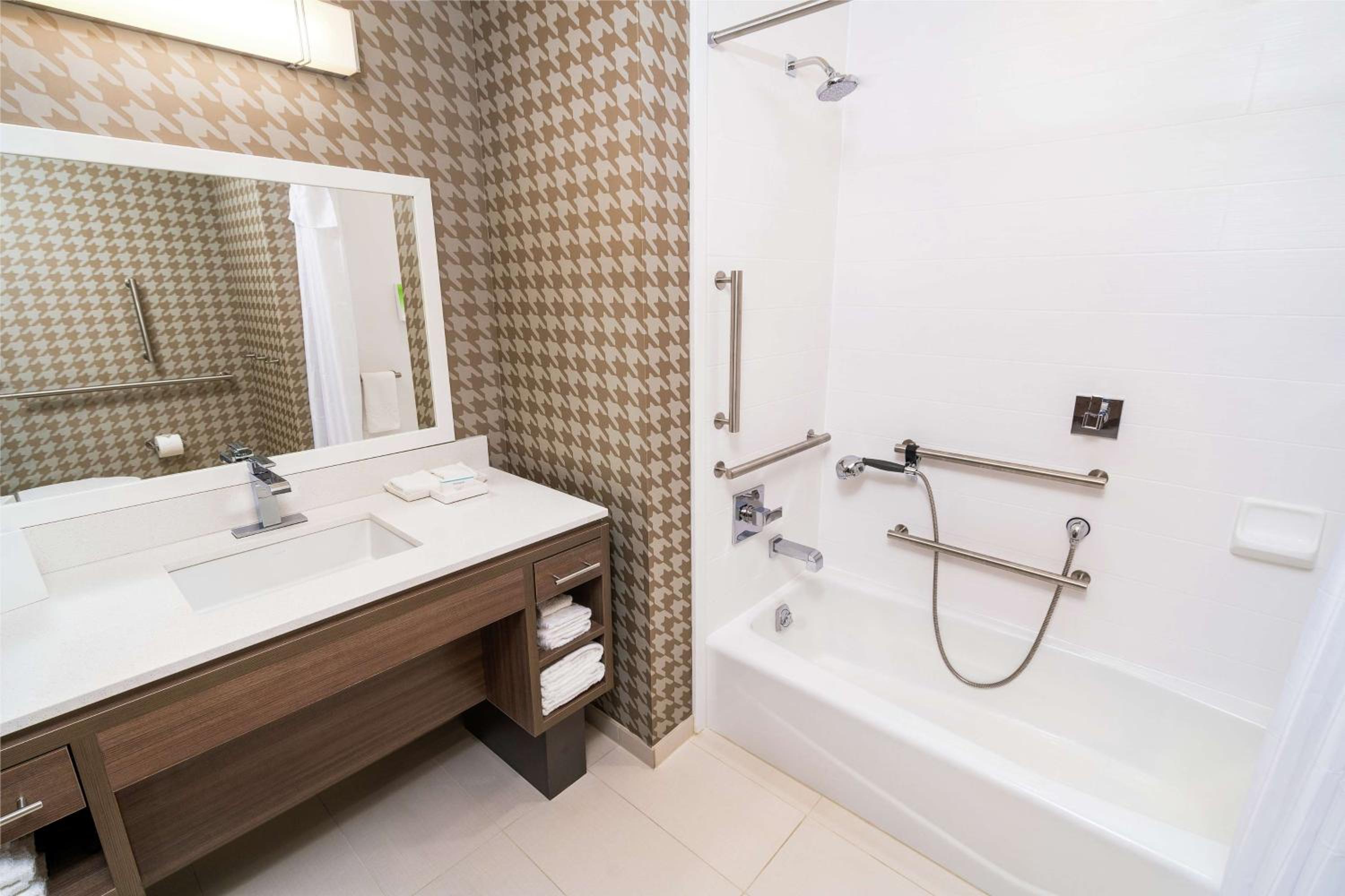 King Studio Suite - Mobility Access/Non-Smoking