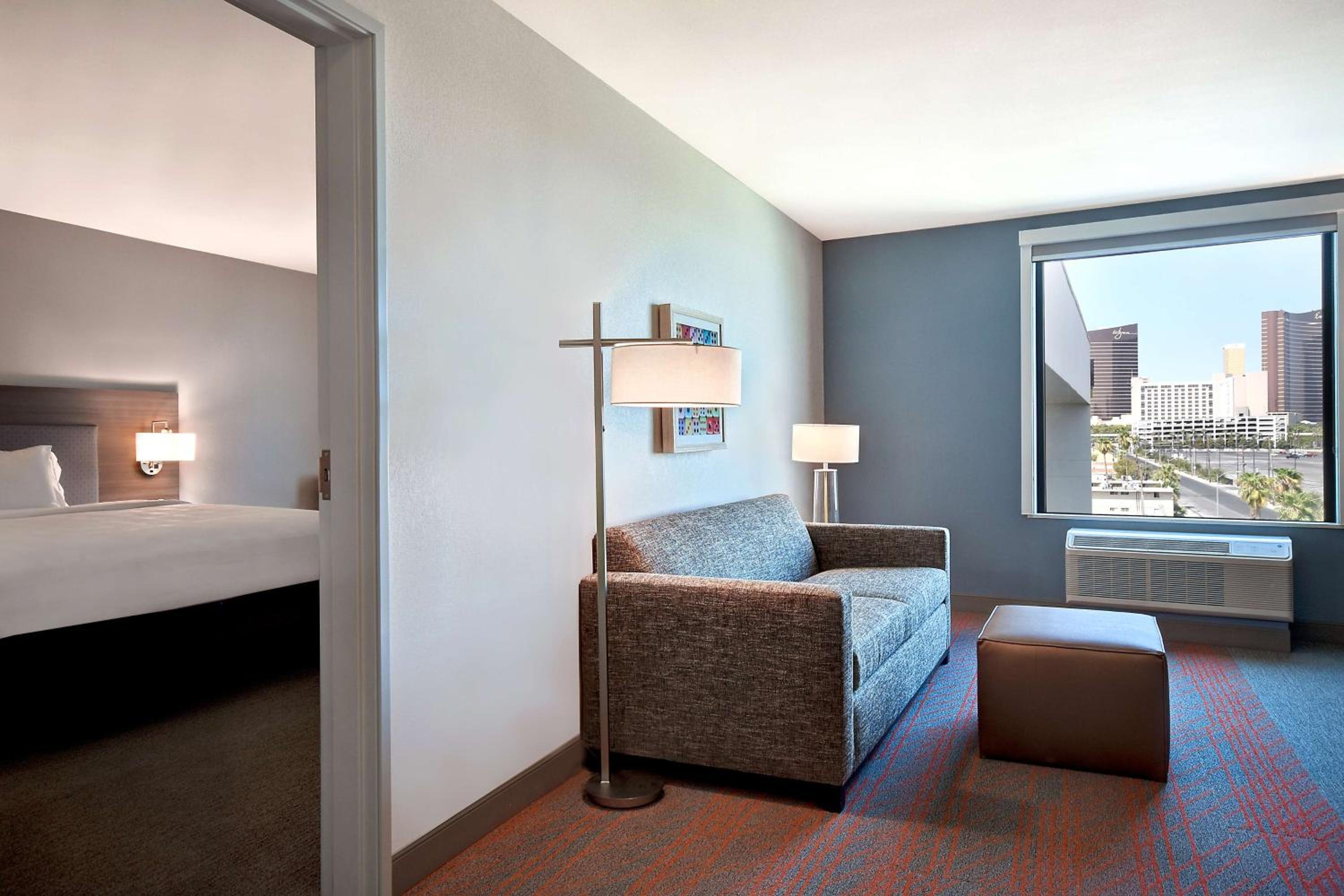 One-Bedroom King Suite - Non-Smoking - Photo 5