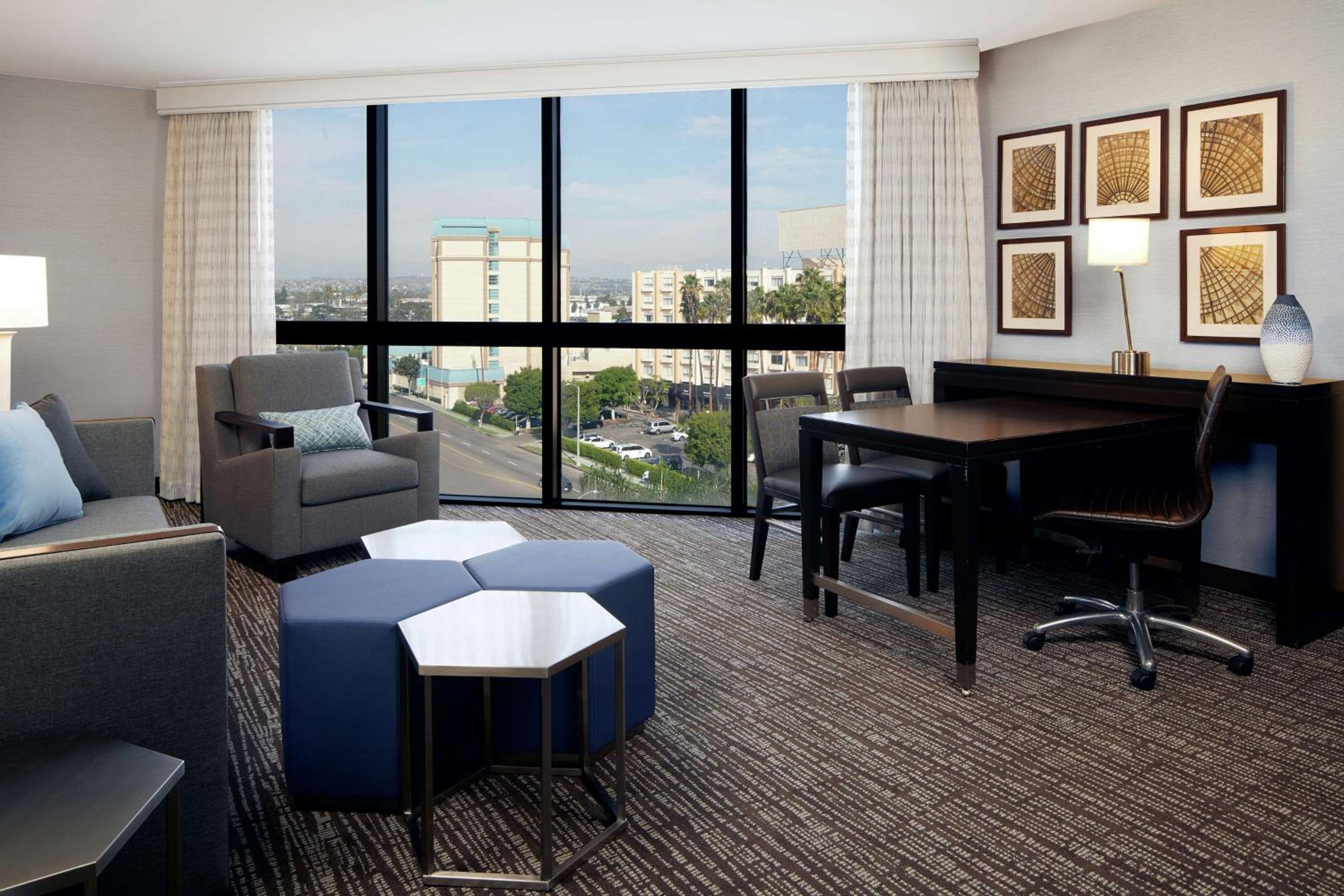 Executive Corner King Suite - Non-Smoking thumbnail 5