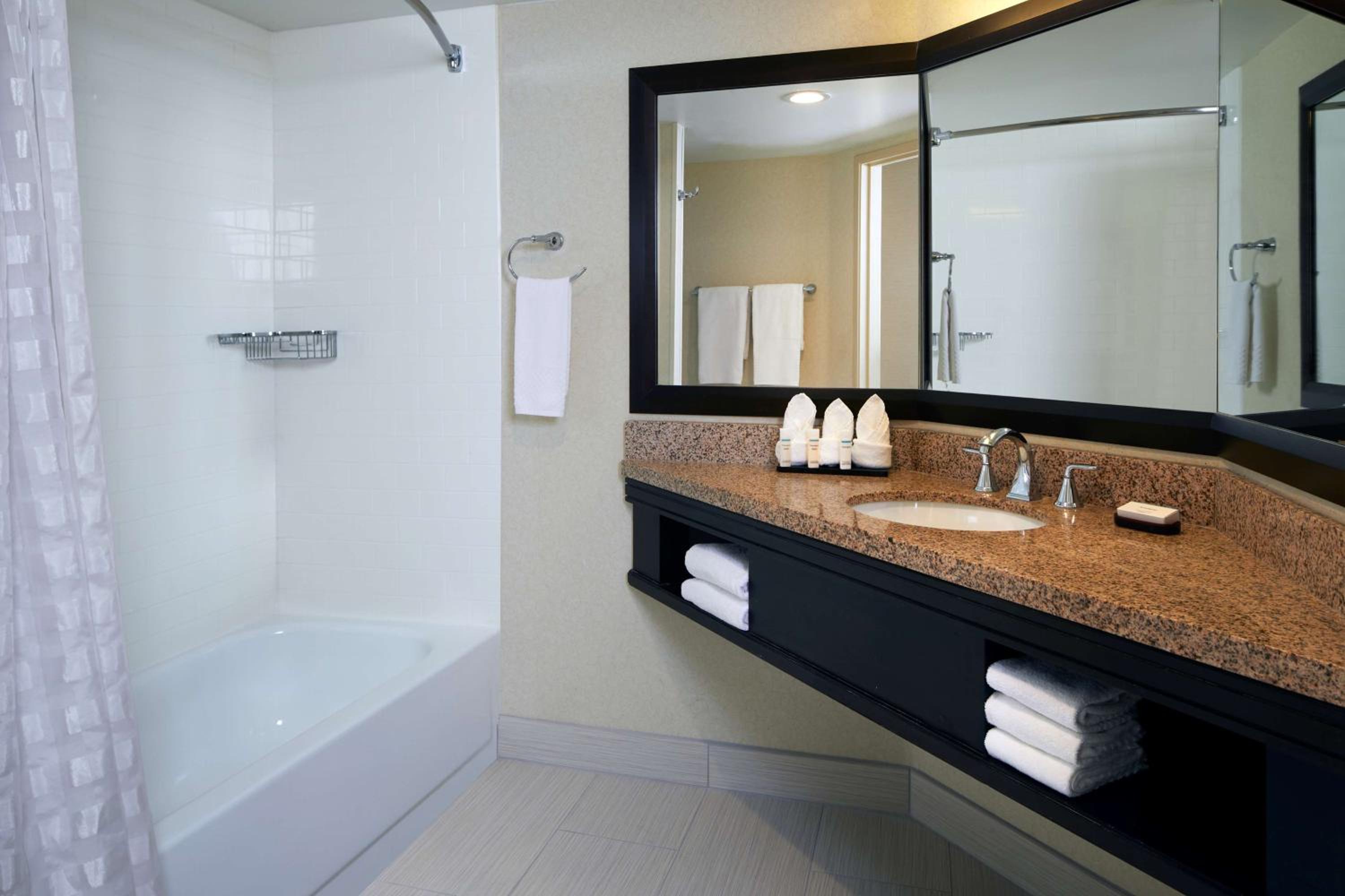 Premium Queen Suite with Two Queen Beds - Non-Smoking