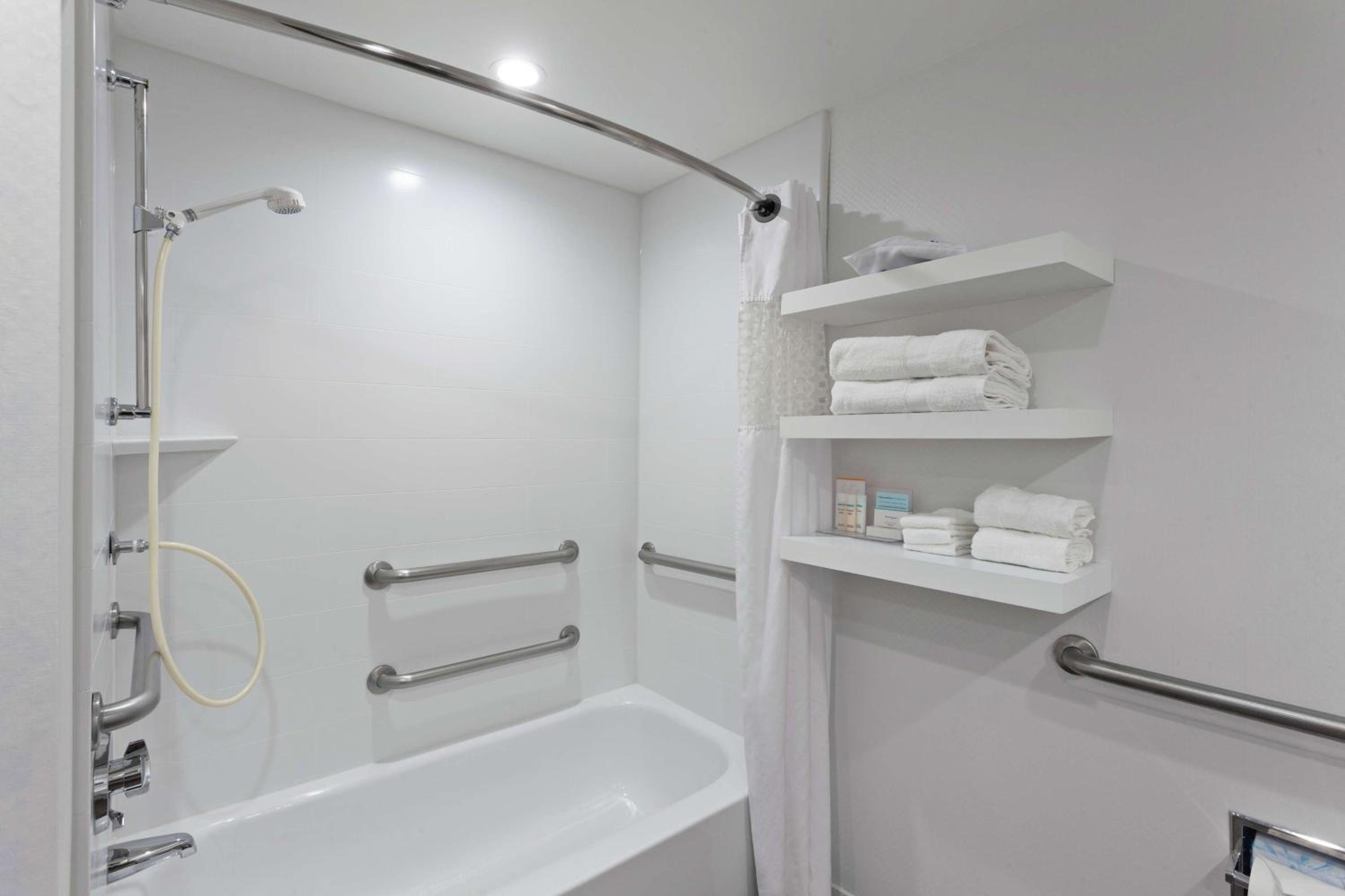 King Room - Mobility Access/Non-Smoking - Photo 3